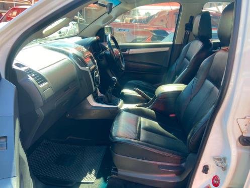 
								2018 Isuzu KB 300D-Teq Double Cab LX,Leather interior,Aircon etc amazing discounts on cash deals! free delivery guaranteed around gauteng province only. we also arrange finance through all major banks. we give 24hrs turn around period for finance applicants and same time delivery on cash deals. contact our sales team. or visit our dealership RANDY CARS AT 541 LOUIS BOTHA AVENUE SAVOY ESTATE JHB full									