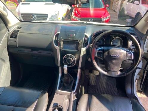
								2018 Isuzu KB 300D-Teq Double Cab LX,Leather interior,Aircon etc amazing discounts on cash deals! free delivery guaranteed around gauteng province only. we also arrange finance through all major banks. we give 24hrs turn around period for finance applicants and same time delivery on cash deals. contact our sales team. or visit our dealership RANDY CARS AT 541 LOUIS BOTHA AVENUE SAVOY ESTATE JHB full									