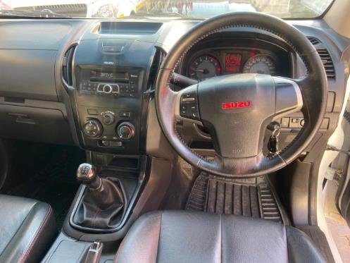
								2018 Isuzu KB 250D-Teq Double Cab Hi-Rider,Leather  interior,Aircon,Radio,Navigation,PDC Sensors  etc amazing discounts on cash deals! free delivery guaranteed around gauteng province only. we also arrange finance through all major banks. we give 24hrs turn around period for finance applicants and same time delivery on cash deals. contact our sales team. or visit our dealership RANDY CARS AT 541 LOUIS BOTHA AVENUE SAVOY ESTATE full									
