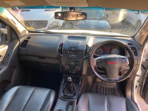
								2018 Isuzu KB 250D-Teq Double Cab Hi-Rider,Leather  interior,Aircon,Radio,Navigation,PDC Sensors  etc amazing discounts on cash deals! free delivery guaranteed around gauteng province only. we also arrange finance through all major banks. we give 24hrs turn around period for finance applicants and same time delivery on cash deals. contact our sales team. or visit our dealership RANDY CARS AT 541 LOUIS BOTHA AVENUE SAVOY ESTATE full									