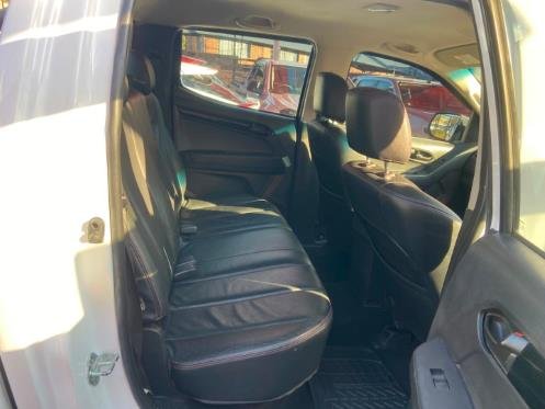 
								2018 Isuzu KB 250D-Teq Double Cab Hi-Rider,Leather  interior,Aircon,Radio,Navigation,PDC Sensors  etc amazing discounts on cash deals! free delivery guaranteed around gauteng province only. we also arrange finance through all major banks. we give 24hrs turn around period for finance applicants and same time delivery on cash deals. contact our sales team. or visit our dealership RANDY CARS AT 541 LOUIS BOTHA AVENUE SAVOY ESTATE full									