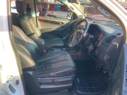 
								2018 Isuzu KB 250D-Teq Double Cab Hi-Rider,Leather  interior,Aircon,Radio,Navigation,PDC Sensors  etc amazing discounts on cash deals! free delivery guaranteed around gauteng province only. we also arrange finance through all major banks. we give 24hrs turn around period for finance applicants and same time delivery on cash deals. contact our sales team. or visit our dealership RANDY CARS AT 541 LOUIS BOTHA AVENUE SAVOY ESTATE full									