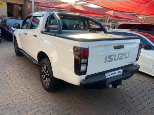 
								2018 Isuzu KB 250D-Teq Double Cab Hi-Rider,Leather  interior,Aircon,Radio,Navigation,PDC Sensors  etc amazing discounts on cash deals! free delivery guaranteed around gauteng province only. we also arrange finance through all major banks. we give 24hrs turn around period for finance applicants and same time delivery on cash deals. contact our sales team. or visit our dealership RANDY CARS AT 541 LOUIS BOTHA AVENUE SAVOY ESTATE full									