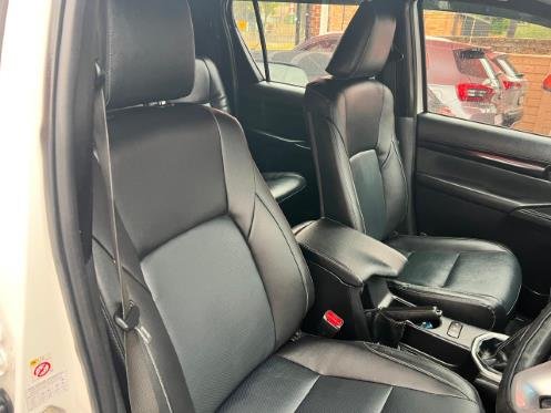 
								2017 Toyota Hilux 2.8GD-6 Double Cab Raider,Leather  interior,Aircon,Radio etc amazing discounts on cash deals! free delivery guaranteed around gauteng province only. we also arrange finance through all major banks. we give 24hrs turn around period for finance applicants and same time delivery on cash deals. contact our sales team. or visit our dealership RANDY CARS AT 541 LOUIS BOTHA AVENUE SAVOY ESTATE full									