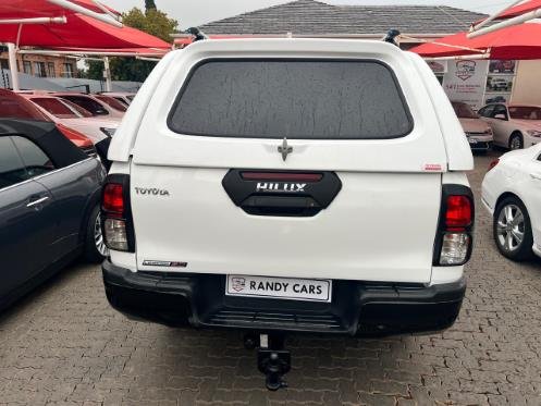 
								2017 Toyota Hilux 2.8GD-6 Double Cab Raider,Leather  interior,Aircon,Radio etc amazing discounts on cash deals! free delivery guaranteed around gauteng province only. we also arrange finance through all major banks. we give 24hrs turn around period for finance applicants and same time delivery on cash deals. contact our sales team. or visit our dealership RANDY CARS AT 541 LOUIS BOTHA AVENUE SAVOY ESTATE full									