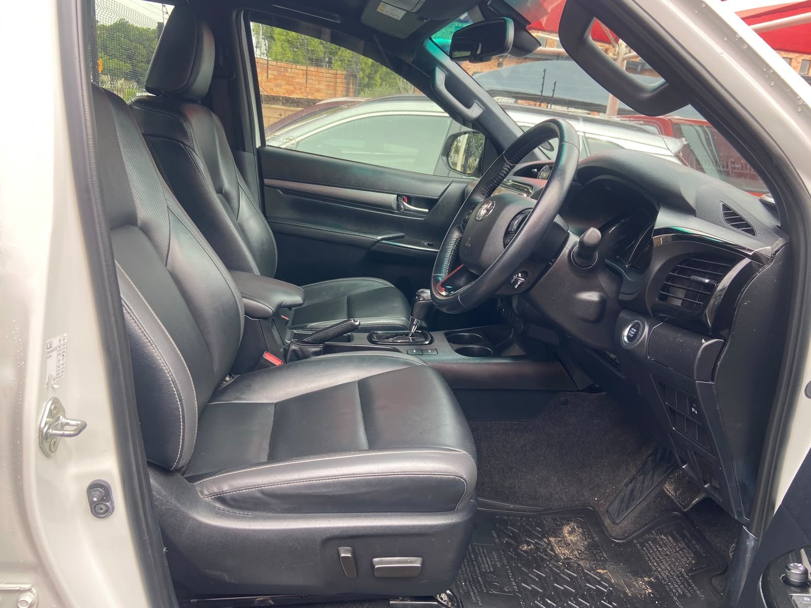 
								2022 Toyota Hilux 2.8GD-6 Double Cab Legend  Auto,Leather interior,Aircon,Radio ,Navigation,PDC Sensors,Multi functional steering etc amazing discounts on cash deals! free delivery guaranteed around gauteng province only. we also arrange finance through all major banks. we give 24hrs turn around period for finance applicants and same time delivery on cash deals. contact our sales team. or visit our dealership RANDY CARS AT 541 LOUIS BOTHA AVENUE SAVOY ESTATE JHB full									