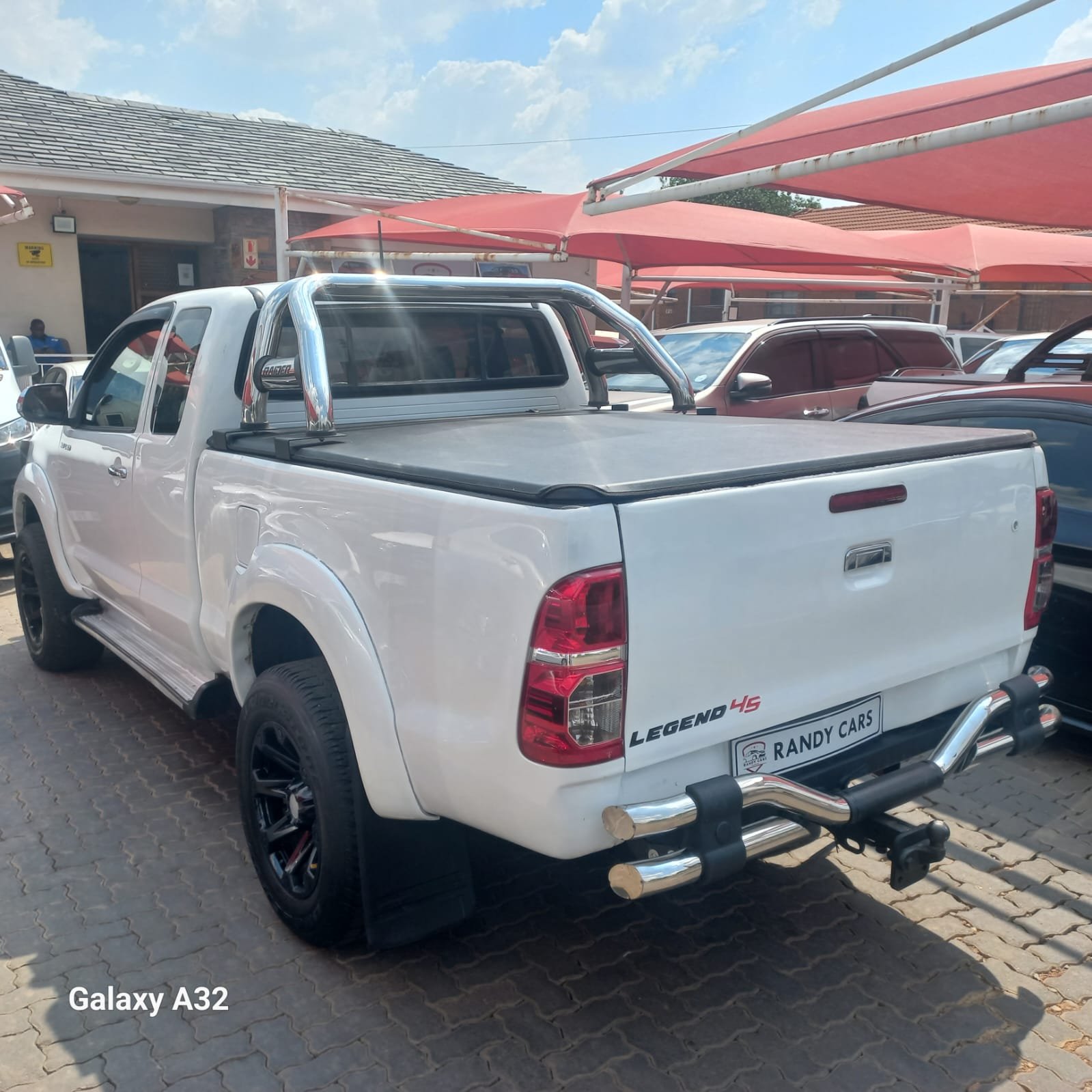 
								2012 TOYOTA HILUX 3.0D-4D XTRA CAB ,Leather interior,electric windows,aircon etc… we give amazing discounts on cash deals! free delivery guaranteed around gauteng province only. we also arrange finance through all major banks. we give 24hrs turn around period for finance applicants and same time delivery on cash deals. contact our sales team full									