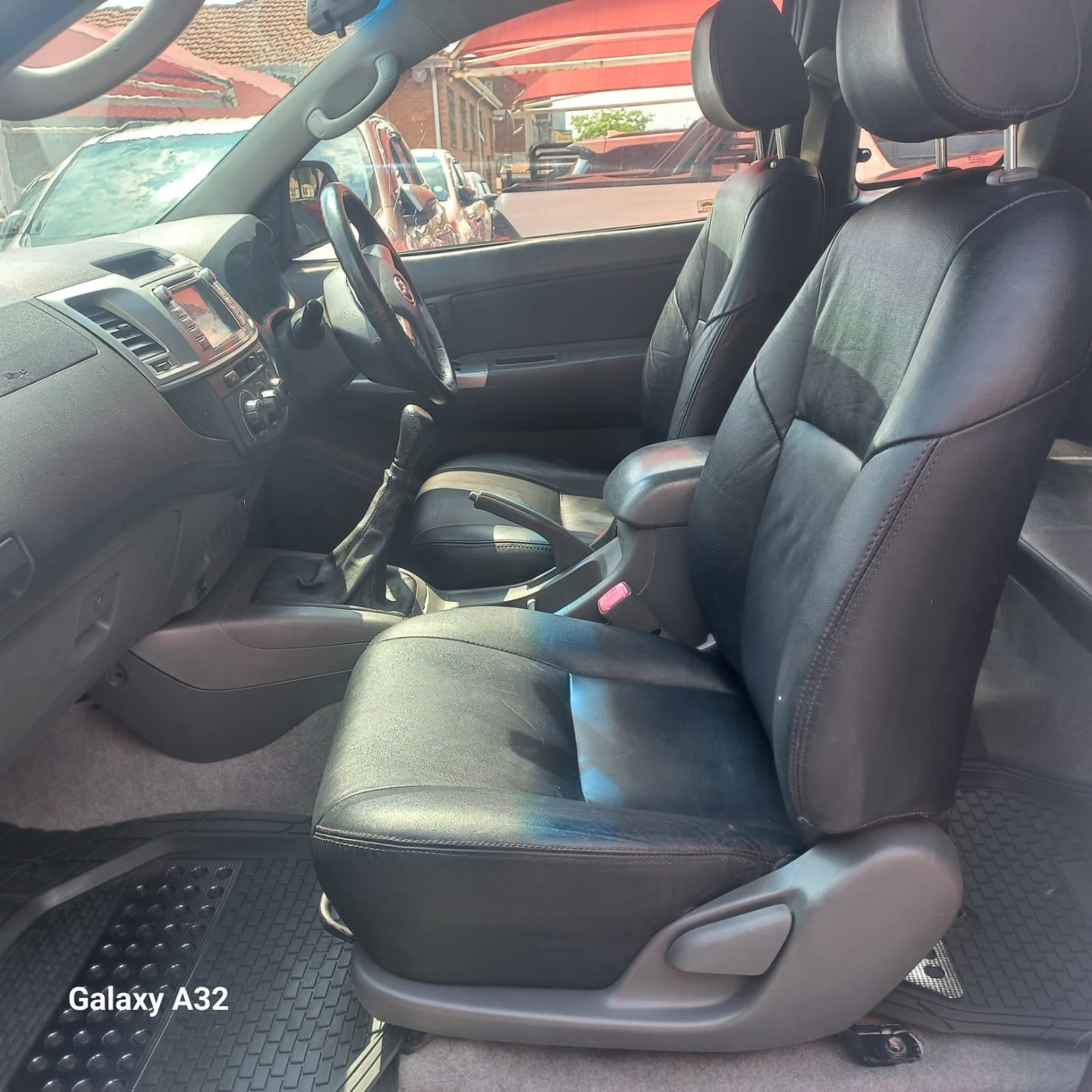 
								2012 TOYOTA HILUX 3.0D-4D XTRA CAB ,Leather interior,electric windows,aircon etc… we give amazing discounts on cash deals! free delivery guaranteed around gauteng province only. we also arrange finance through all major banks. we give 24hrs turn around period for finance applicants and same time delivery on cash deals. contact our sales team full									