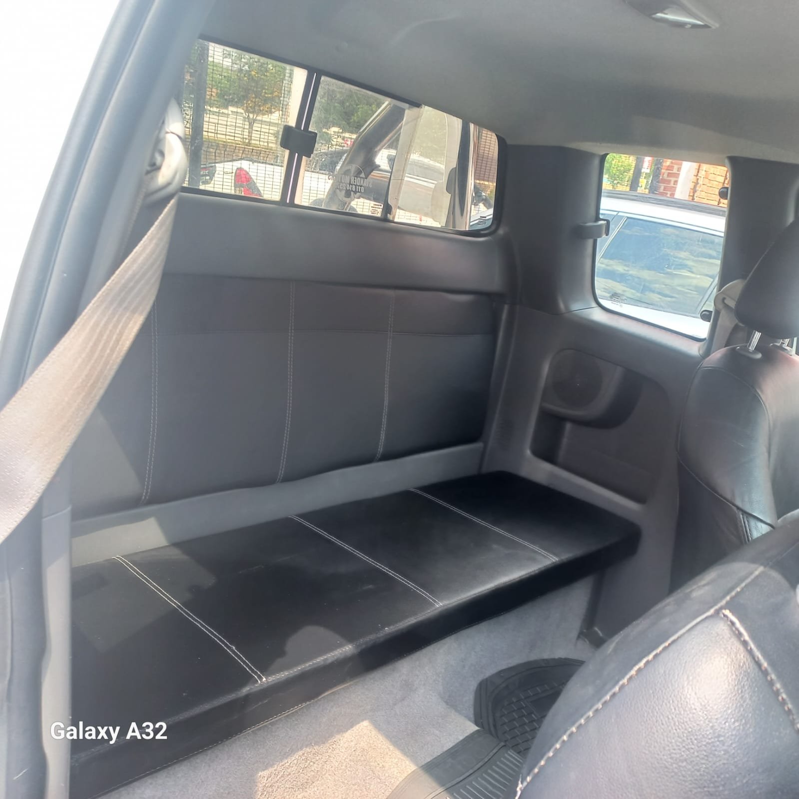 
								2012 TOYOTA HILUX 3.0D-4D XTRA CAB ,Leather interior,electric windows,aircon etc… we give amazing discounts on cash deals! free delivery guaranteed around gauteng province only. we also arrange finance through all major banks. we give 24hrs turn around period for finance applicants and same time delivery on cash deals. contact our sales team full									
