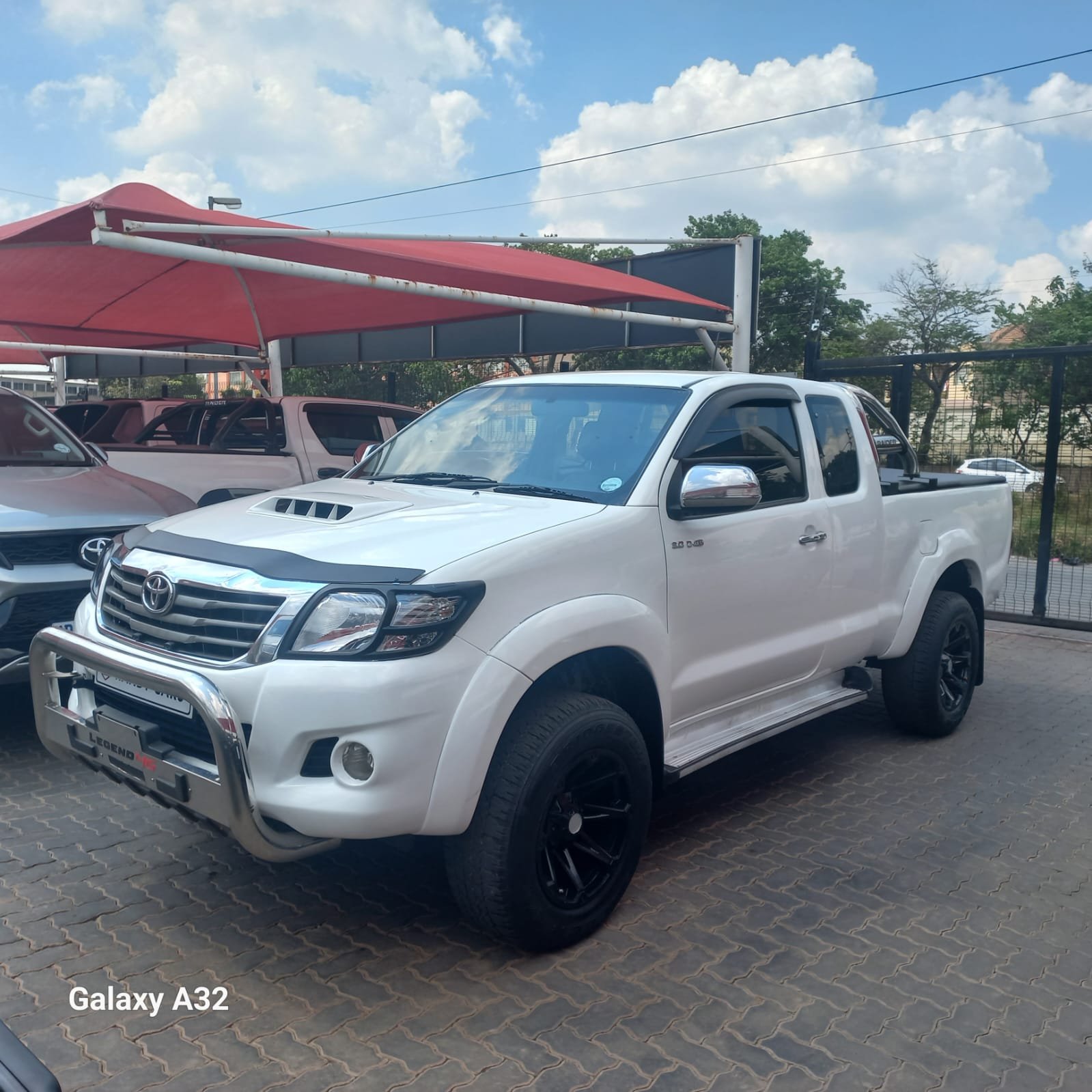 
								2012 TOYOTA HILUX 3.0D-4D XTRA CAB ,Leather interior,electric windows,aircon etc… we give amazing discounts on cash deals! free delivery guaranteed around gauteng province only. we also arrange finance through all major banks. we give 24hrs turn around period for finance applicants and same time delivery on cash deals. contact our sales team full									