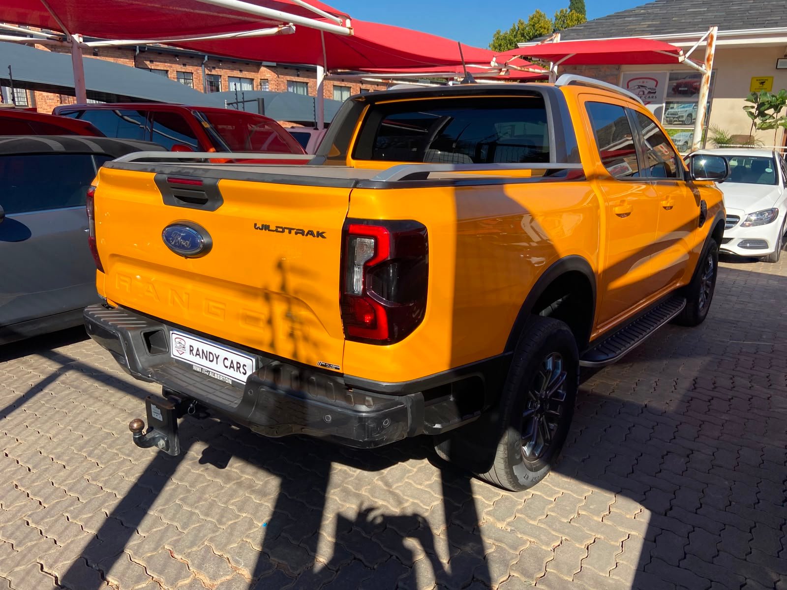 
								Ford Ranger 2.0D Bi-Turbo Double Cab Wildtrak ,Leather interior,Aircon,Radio ,Navigation,PDC Sensors,Multi functional steering etc amazing discounts on cash deals! free delivery guaranteed around gauteng province only. we also arrange finance through all major banks. we give 24hrs turn around period for finance applicants and same time delivery on cash deals. contact our sales team. or visit our dealership RANDY CARS AT 541 LOUIS BOTHA AVENUE SAVOY ESTATE JHB full									