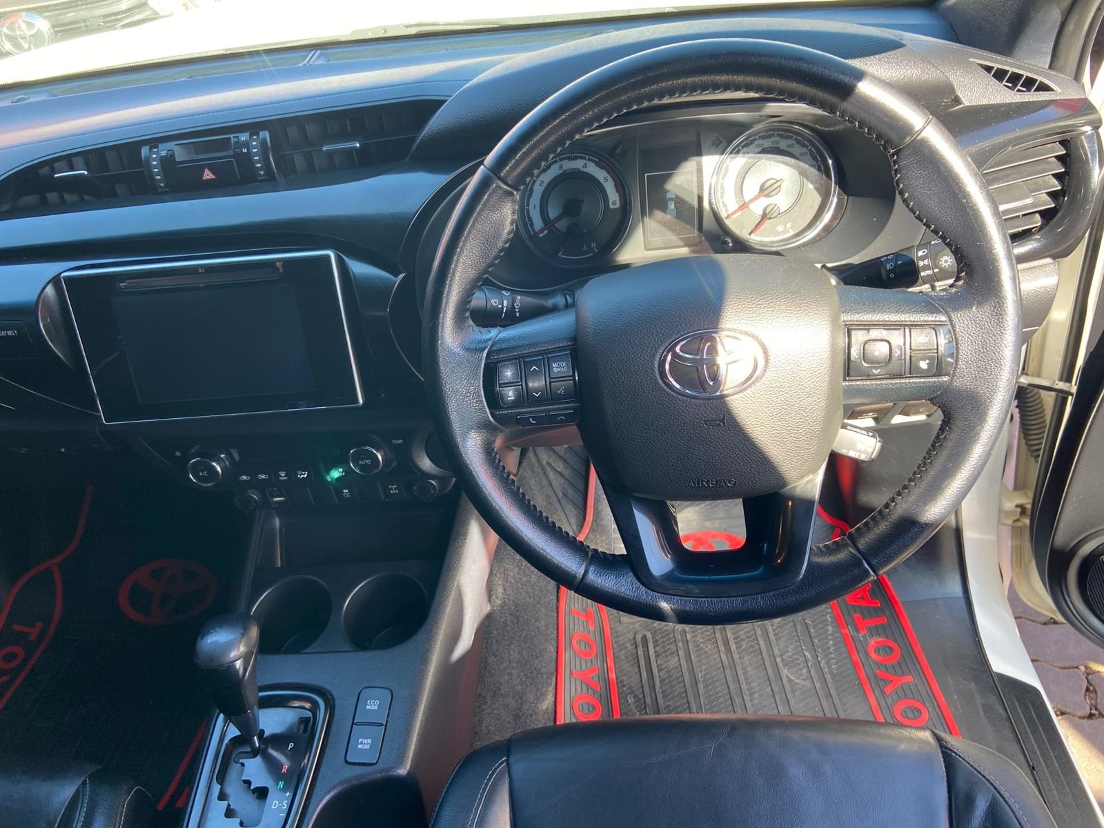 
								Toyota Hilux 2.8GD-6 Double Cab Raider Dakar Auto,Leather interior,Aircon,Radio etc amazing discounts on cash deals! free delivery guaranteed around gauteng province only. we also arrange finance through all major banks. we give 24hrs turn around period for finance applicants and same time delivery on cash deals. contact our sales team. or visit our dealership RANDY CARS AT 541 LOUIS BOTHA AVENUE SAVOY ESTATE full									