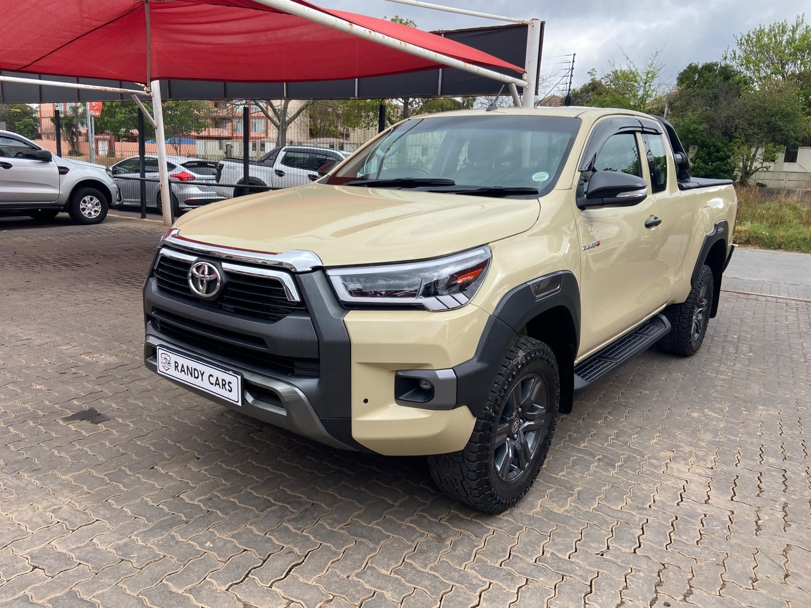 
								Toyota Hilux 2.4GD-6 Xtra Cab Raider,Leather  interior,Aircon,Radio etc amazing discounts on cash deals! free delivery guaranteed around gauteng province only. we also arrange finance through all major banks. we give 24hrs turn around period for finance applicants and same time delivery on cash deals. contact our sales team. or visit our dealership RANDY CARS AT 541 LOUIS BOTHA AVENUE SAVOY ESTATE full									