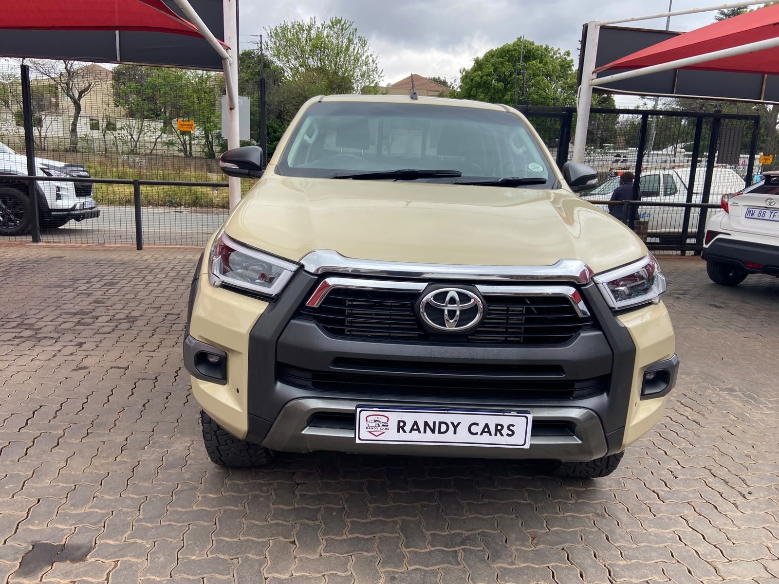 
								Toyota Hilux 2.4GD-6 Xtra Cab Raider,Leather  interior,Aircon,Radio etc amazing discounts on cash deals! free delivery guaranteed around gauteng province only. we also arrange finance through all major banks. we give 24hrs turn around period for finance applicants and same time delivery on cash deals. contact our sales team. or visit our dealership RANDY CARS AT 541 LOUIS BOTHA AVENUE SAVOY ESTATE full									