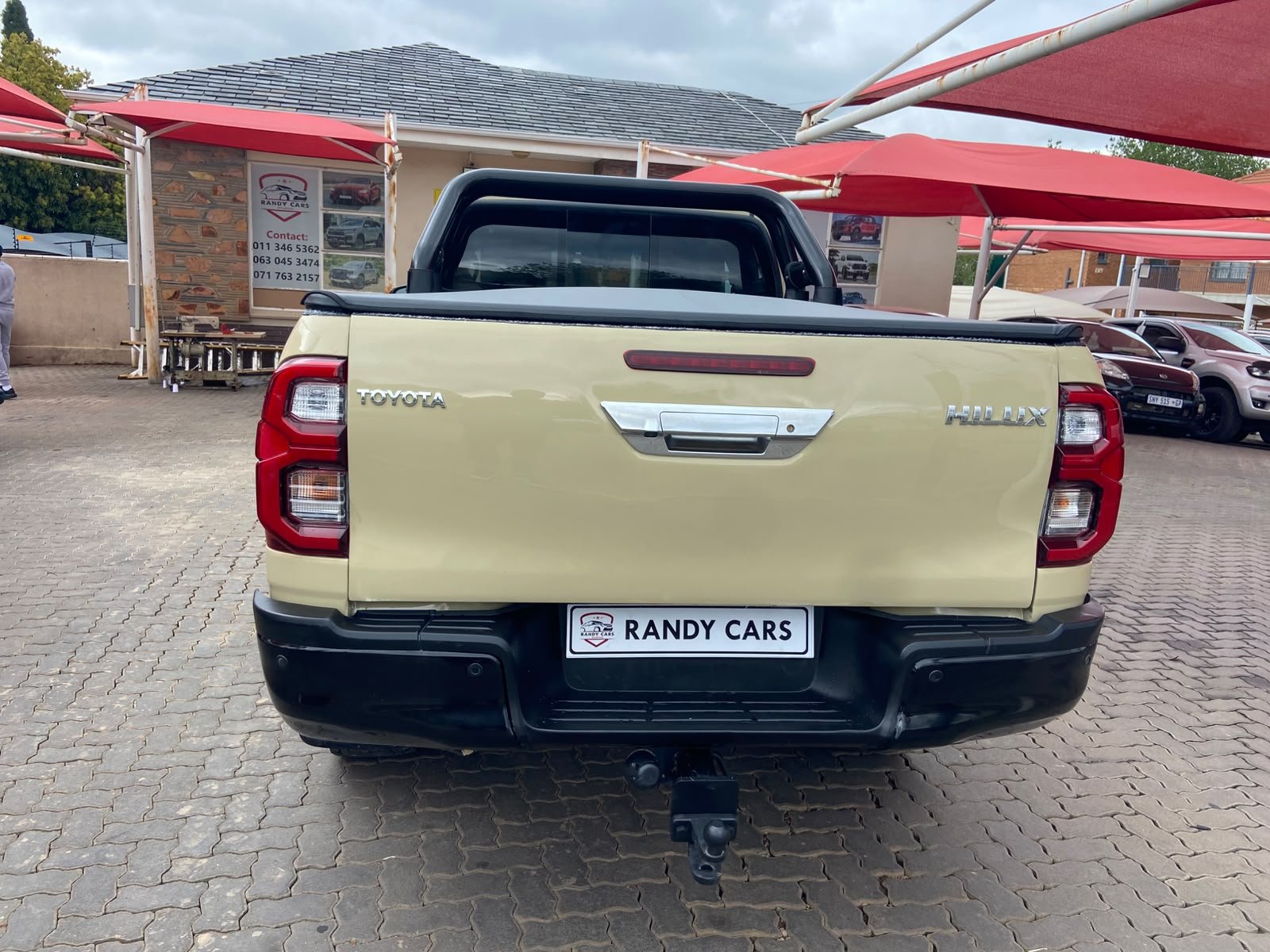 
								Toyota Hilux 2.4GD-6 Xtra Cab Raider,Leather  interior,Aircon,Radio etc amazing discounts on cash deals! free delivery guaranteed around gauteng province only. we also arrange finance through all major banks. we give 24hrs turn around period for finance applicants and same time delivery on cash deals. contact our sales team. or visit our dealership RANDY CARS AT 541 LOUIS BOTHA AVENUE SAVOY ESTATE full									