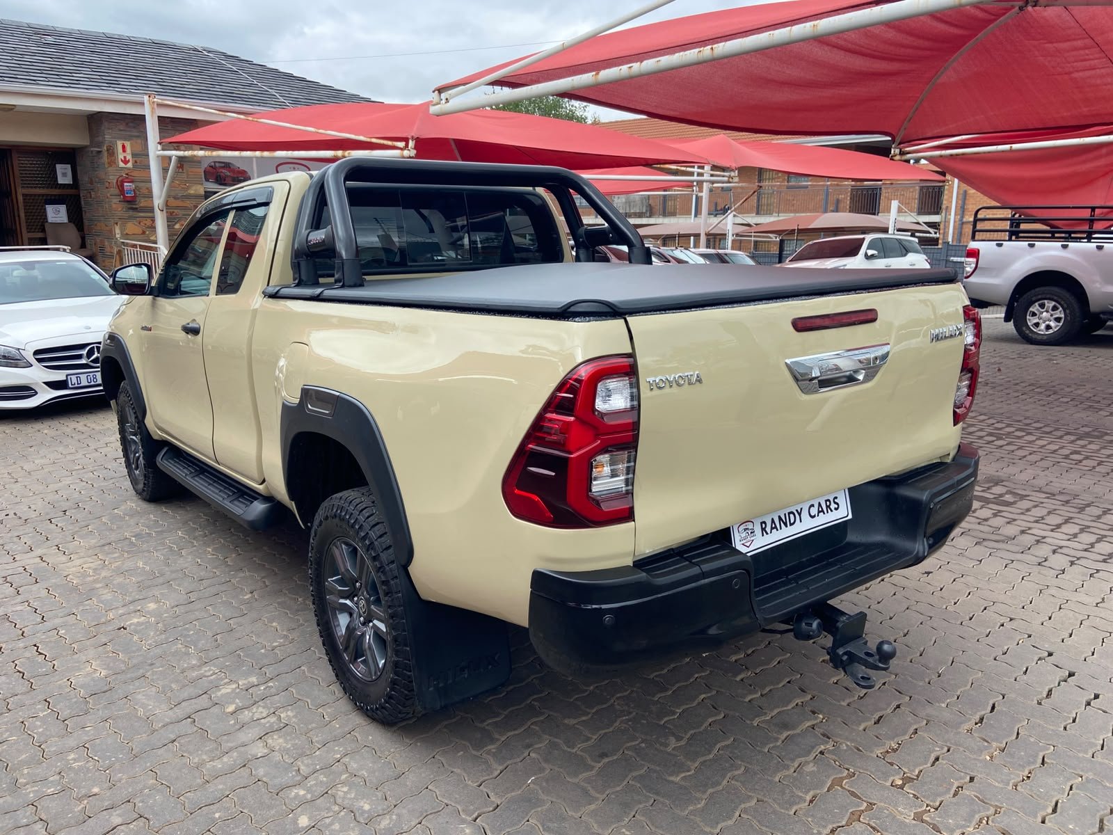 
								Toyota Hilux 2.4GD-6 Xtra Cab Raider,Leather  interior,Aircon,Radio etc amazing discounts on cash deals! free delivery guaranteed around gauteng province only. we also arrange finance through all major banks. we give 24hrs turn around period for finance applicants and same time delivery on cash deals. contact our sales team. or visit our dealership RANDY CARS AT 541 LOUIS BOTHA AVENUE SAVOY ESTATE full									