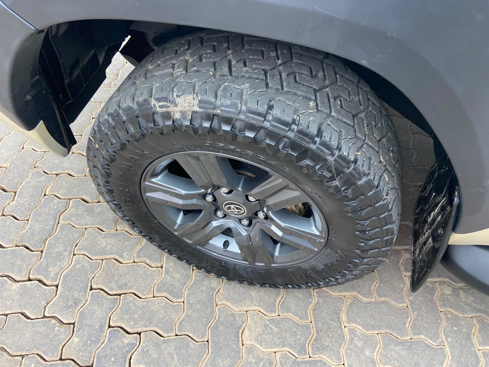 
								Toyota Hilux 2.4GD-6 Xtra Cab Raider,Leather  interior,Aircon,Radio etc amazing discounts on cash deals! free delivery guaranteed around gauteng province only. we also arrange finance through all major banks. we give 24hrs turn around period for finance applicants and same time delivery on cash deals. contact our sales team. or visit our dealership RANDY CARS AT 541 LOUIS BOTHA AVENUE SAVOY ESTATE full									