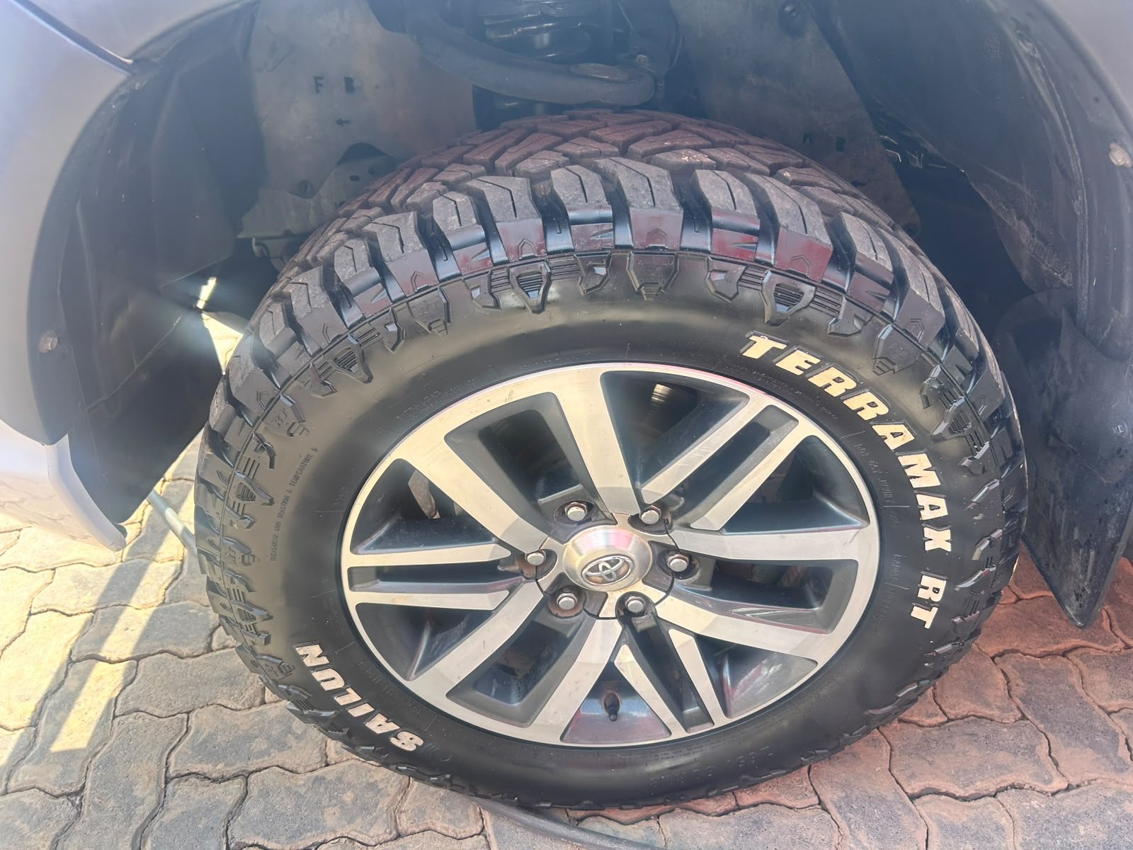 
								Toyota Hilux 2.8GD-6 Xtra cab Raider,Leather interior,Aircon etc amazing discounts on cash deals! free delivery guaranteed around gauteng province only. we also arrange finance through all major banks. we give 24hrs turn around period for finance applicants and same time delivery on cash deals. contact our sales team. or visit our dealership RANDY CARS AT 541 LOUIS BOTHA AVENUE SAVOY ESTATE JHB full									