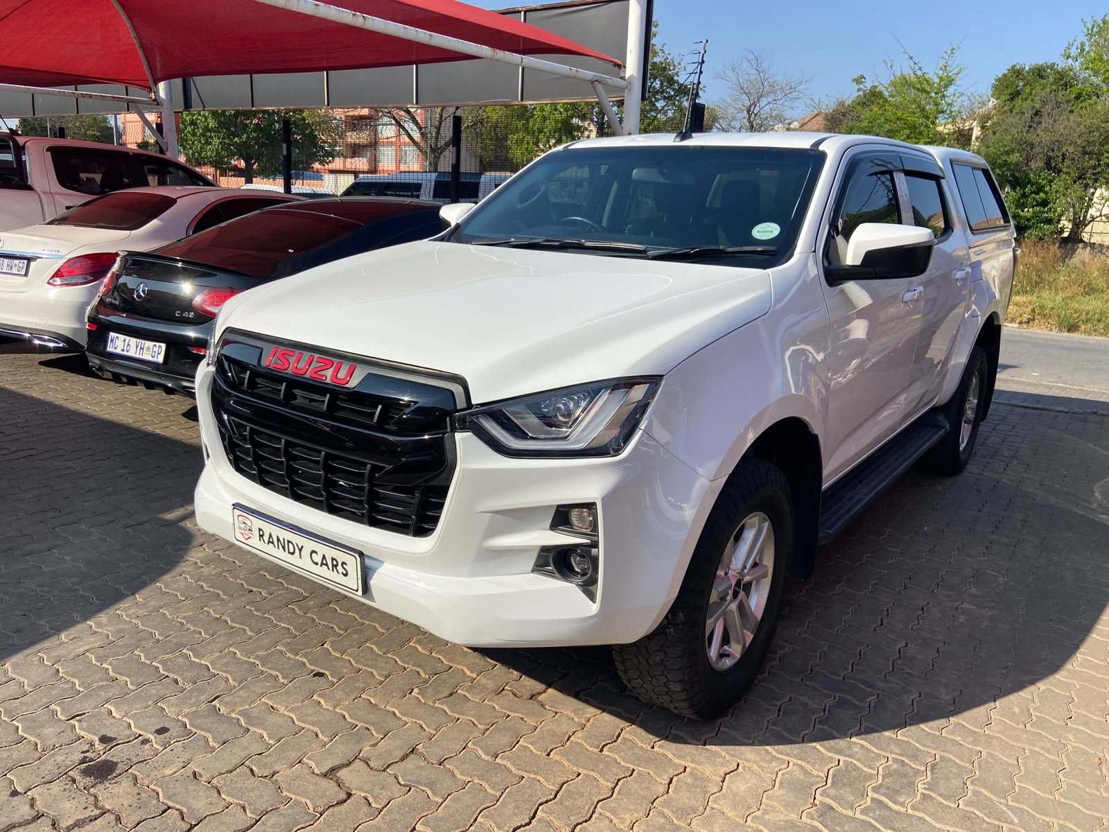 
								Isuzu D-Max 1.9TD Double Cab LS 4×4,Leather interior,Aircon etc amazing discounts on cash deals! free delivery guaranteed around gauteng province only. we also arrange finance through all major banks. we give 24hrs turn around period for finance applicants and same time delivery on cash deals. contact our sales team. or visit our dealership RANDY CARS AT 541 LOUIS BOTHA AVENUE SAVOY ESTATE JHB full									