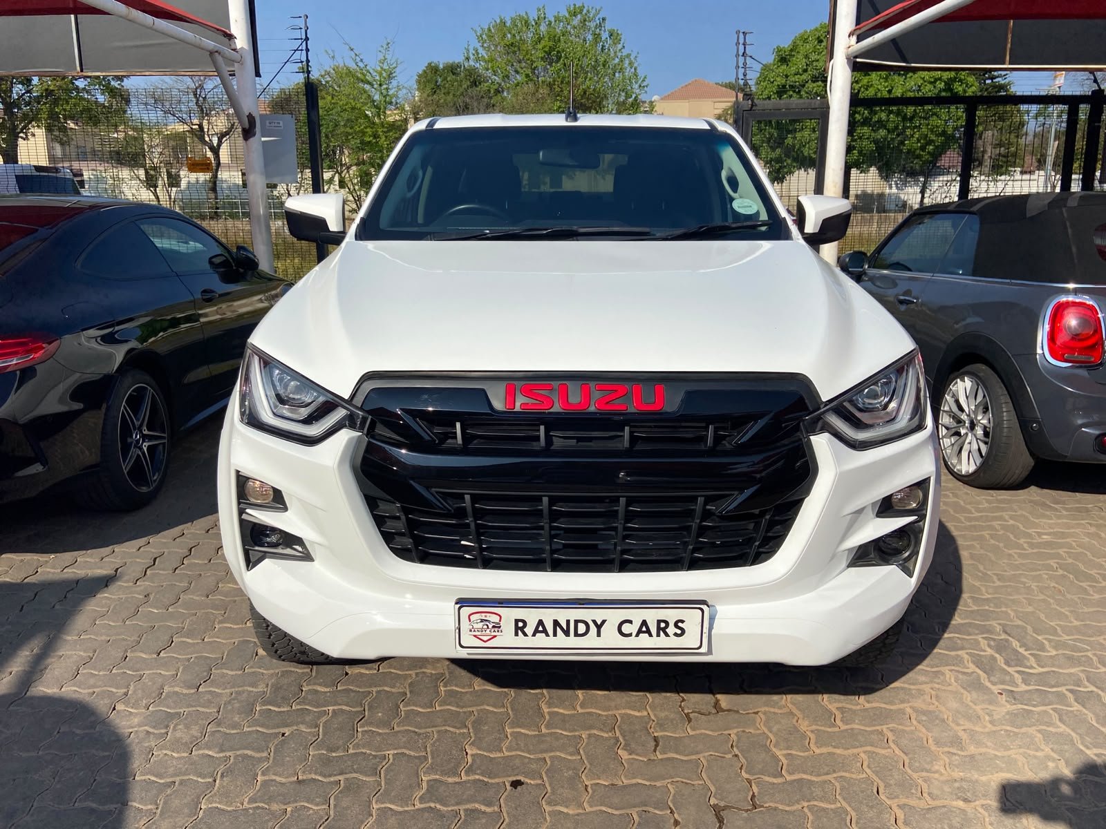 
								Isuzu D-Max 1.9TD Double Cab LS 4×4,Leather interior,Aircon etc amazing discounts on cash deals! free delivery guaranteed around gauteng province only. we also arrange finance through all major banks. we give 24hrs turn around period for finance applicants and same time delivery on cash deals. contact our sales team. or visit our dealership RANDY CARS AT 541 LOUIS BOTHA AVENUE SAVOY ESTATE JHB full									