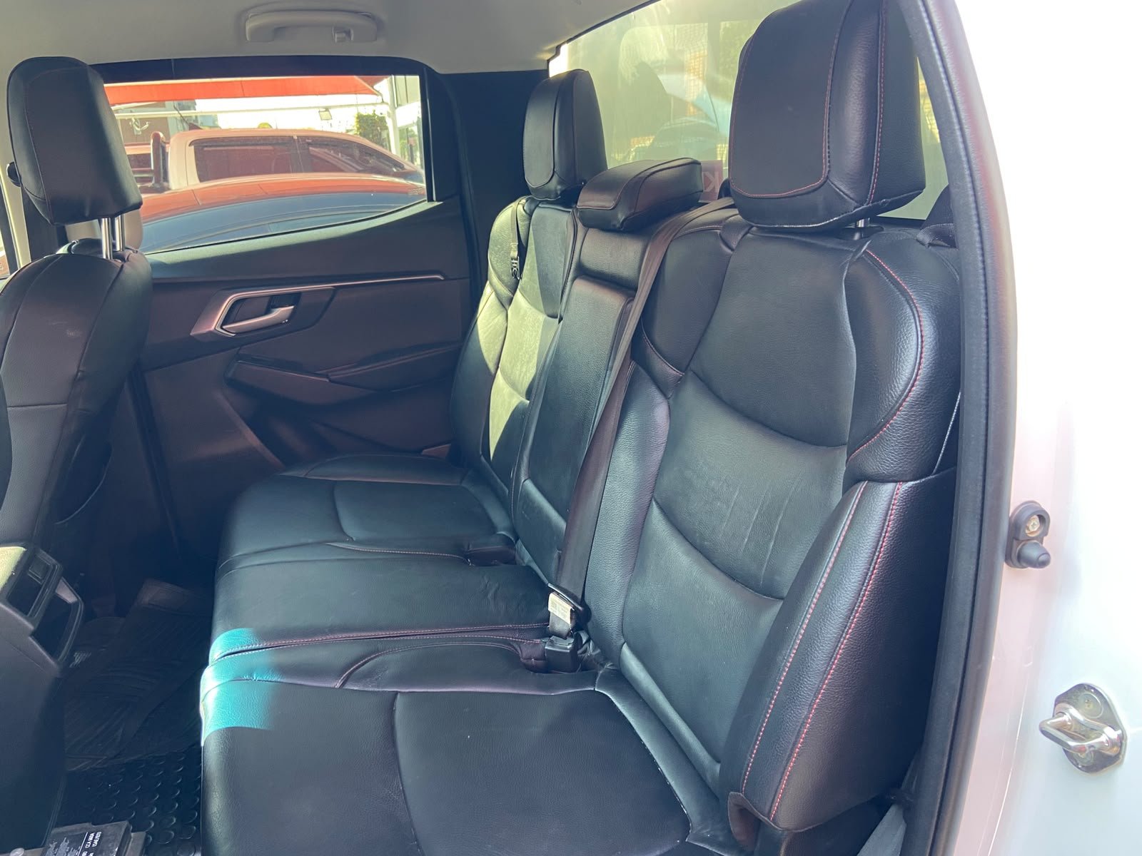 
								Isuzu D-Max 1.9TD Double Cab LS 4×4,Leather interior,Aircon etc amazing discounts on cash deals! free delivery guaranteed around gauteng province only. we also arrange finance through all major banks. we give 24hrs turn around period for finance applicants and same time delivery on cash deals. contact our sales team. or visit our dealership RANDY CARS AT 541 LOUIS BOTHA AVENUE SAVOY ESTATE JHB full									
