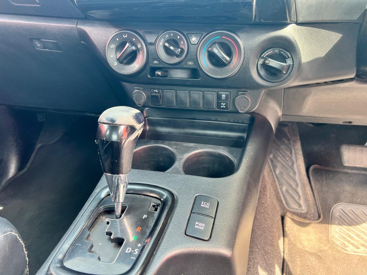 
								Toyota Hilux 2.8GD-6 Xtra Cab 4×4 Legend Auto,Leather interior,Aircon ,Navigation etc amazing discounts on cash deals! free delivery guaranteed around gauteng province only. we also arrange finance through all major banks. we give 24hrs turn around period for finance applicants and same time delivery on cash deals. contact our sales team. or visit our dealership RANDY CARS AT 541 LOUIS BOTHA AVENUE SAVOY ESTATE JHB full									