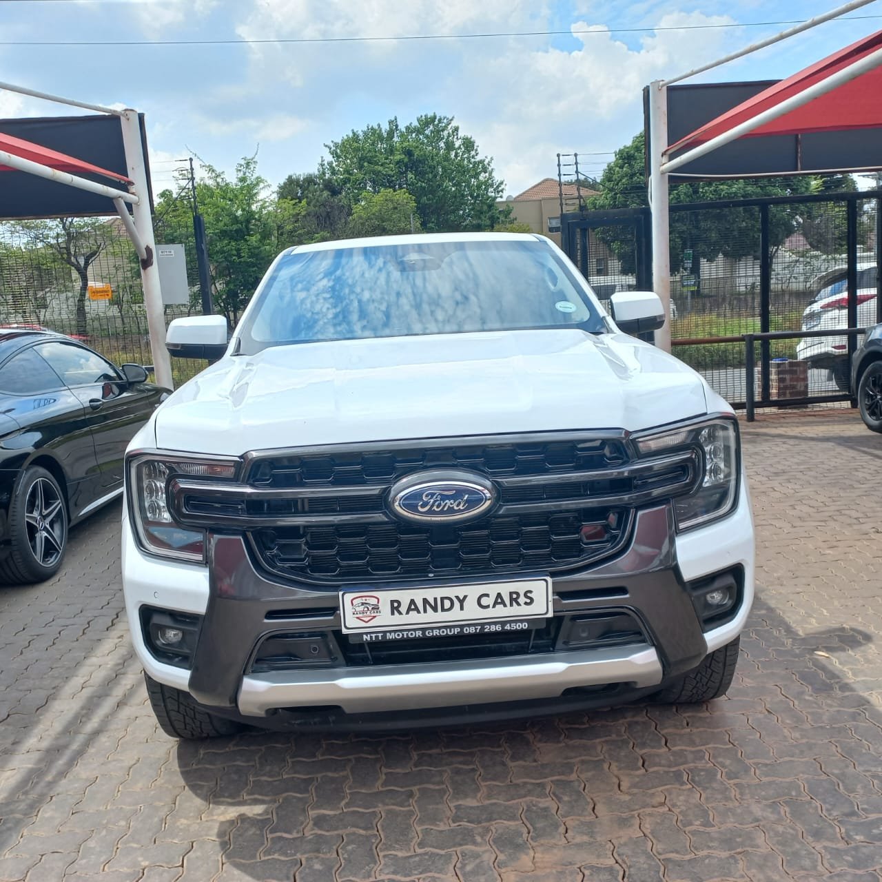 
								Ford Ranger 2.0 Sit Double Cab XLT 4×4,Leather interior, etc amazing discounts on cash deals! free delivery guaranteed around gauteng province only. we also arrange finance through all major banks. we give 24hrs turn around period for finance applicants and same time delivery on cash deals. contact our sales team. or visit our dealership RANDY CARS AT 541 LOUIS BOTHA AVENUE SAVOY ESTATE JHB full									