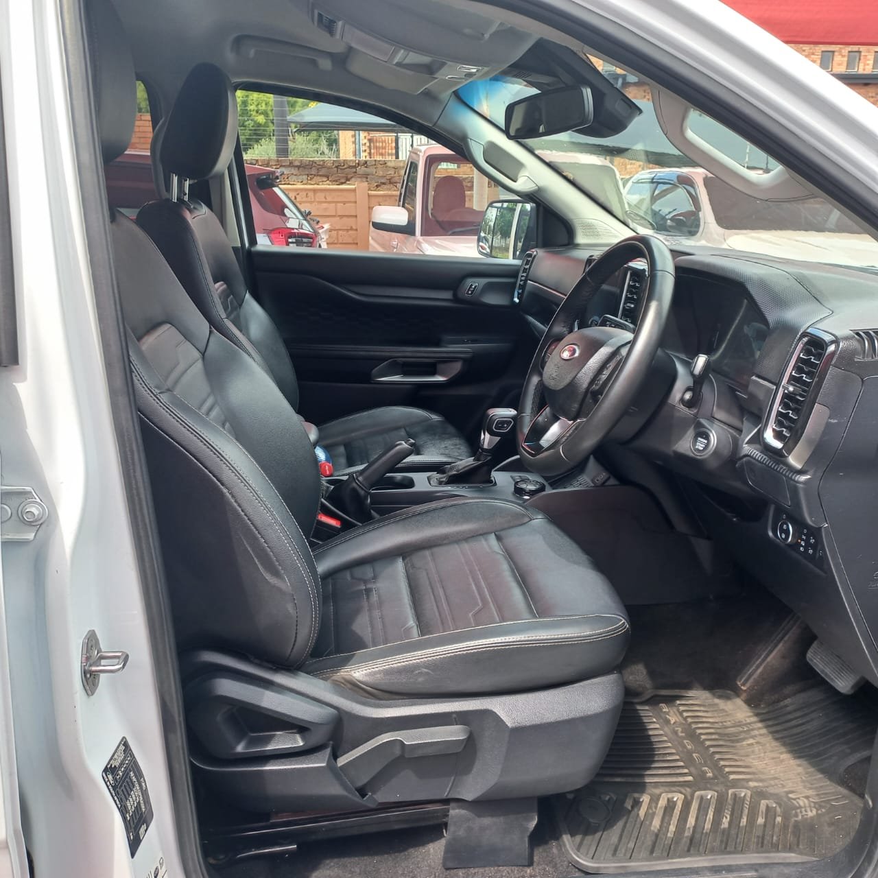 
								Ford Ranger 2.0 Sit Double Cab XLT 4×4,Leather interior, etc amazing discounts on cash deals! free delivery guaranteed around gauteng province only. we also arrange finance through all major banks. we give 24hrs turn around period for finance applicants and same time delivery on cash deals. contact our sales team. or visit our dealership RANDY CARS AT 541 LOUIS BOTHA AVENUE SAVOY ESTATE JHB full									