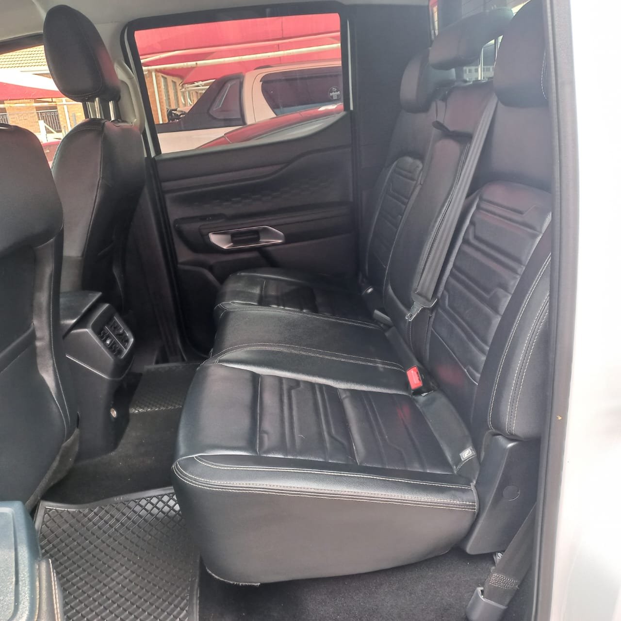 
								Ford Ranger 2.0 Sit Double Cab XLT 4×4,Leather interior, etc amazing discounts on cash deals! free delivery guaranteed around gauteng province only. we also arrange finance through all major banks. we give 24hrs turn around period for finance applicants and same time delivery on cash deals. contact our sales team. or visit our dealership RANDY CARS AT 541 LOUIS BOTHA AVENUE SAVOY ESTATE JHB full									