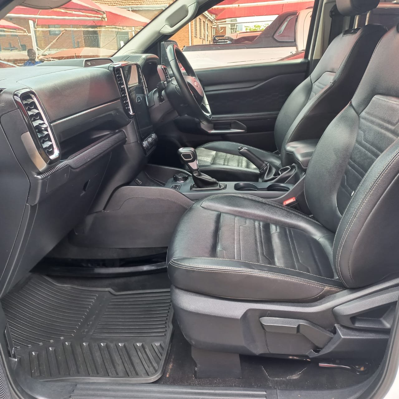 
								Ford Ranger 2.0 Sit Double Cab XLT 4×4,Leather interior, etc amazing discounts on cash deals! free delivery guaranteed around gauteng province only. we also arrange finance through all major banks. we give 24hrs turn around period for finance applicants and same time delivery on cash deals. contact our sales team. or visit our dealership RANDY CARS AT 541 LOUIS BOTHA AVENUE SAVOY ESTATE JHB full									