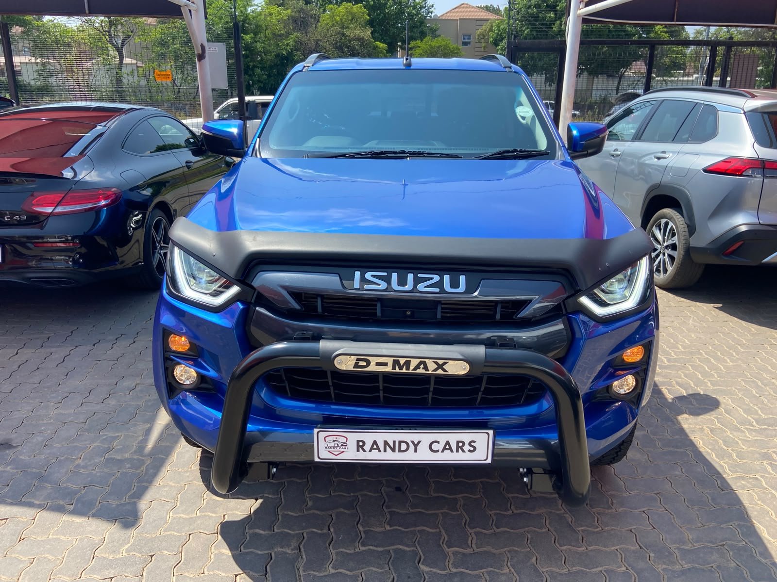 
								Isuzu D-Max 1.9TD Double Cab LS Auto,Leather interior,Aircon,Radio ,Navigation,PDC Sensors,Multi functional steering etc amazing discounts on cash deals! free delivery guaranteed around gauteng province only. we also arrange finance through all major banks. we give 24hrs turn around period for finance applicants and same time delivery on cash deals. contact our sales team. or visit our dealership RANDY CARS AT 541 LOUIS BOTHA AVENUE SAVOY ESTATE JHB full									