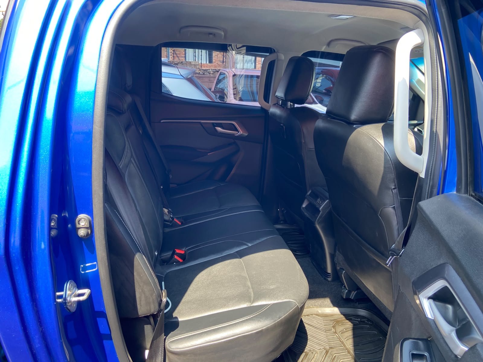 
								Isuzu D-Max 1.9TD Double Cab LS Auto,Leather interior,Aircon,Radio ,Navigation,PDC Sensors,Multi functional steering etc amazing discounts on cash deals! free delivery guaranteed around gauteng province only. we also arrange finance through all major banks. we give 24hrs turn around period for finance applicants and same time delivery on cash deals. contact our sales team. or visit our dealership RANDY CARS AT 541 LOUIS BOTHA AVENUE SAVOY ESTATE JHB full									