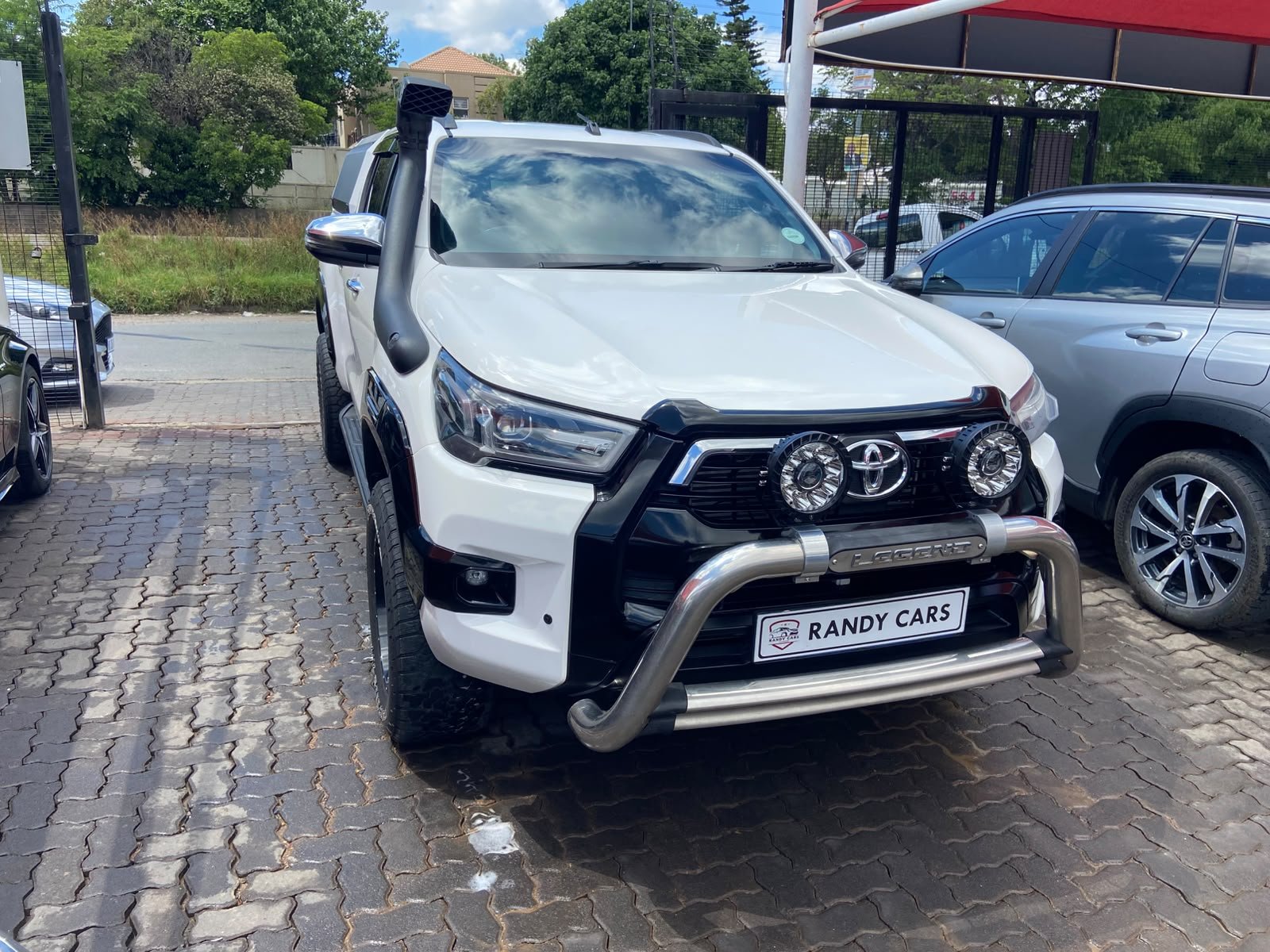 Toyota Hilux 2.8GD-6 Double Cab 4×4 Raider Auto,Leather interior,Aircon,Radio ,PDC Sensors etc amazing discounts on cash deals! free delivery guaranteed around gauteng province only. we also arrange finance through all major banks. we give 24hrs turn around period for finance applicants and same time delivery on cash deals. contact our sales team. or visit our dealership RANDY CARS AT 541 LOUIS BOTHA AVENUE SAVOY ESTATE JHB
