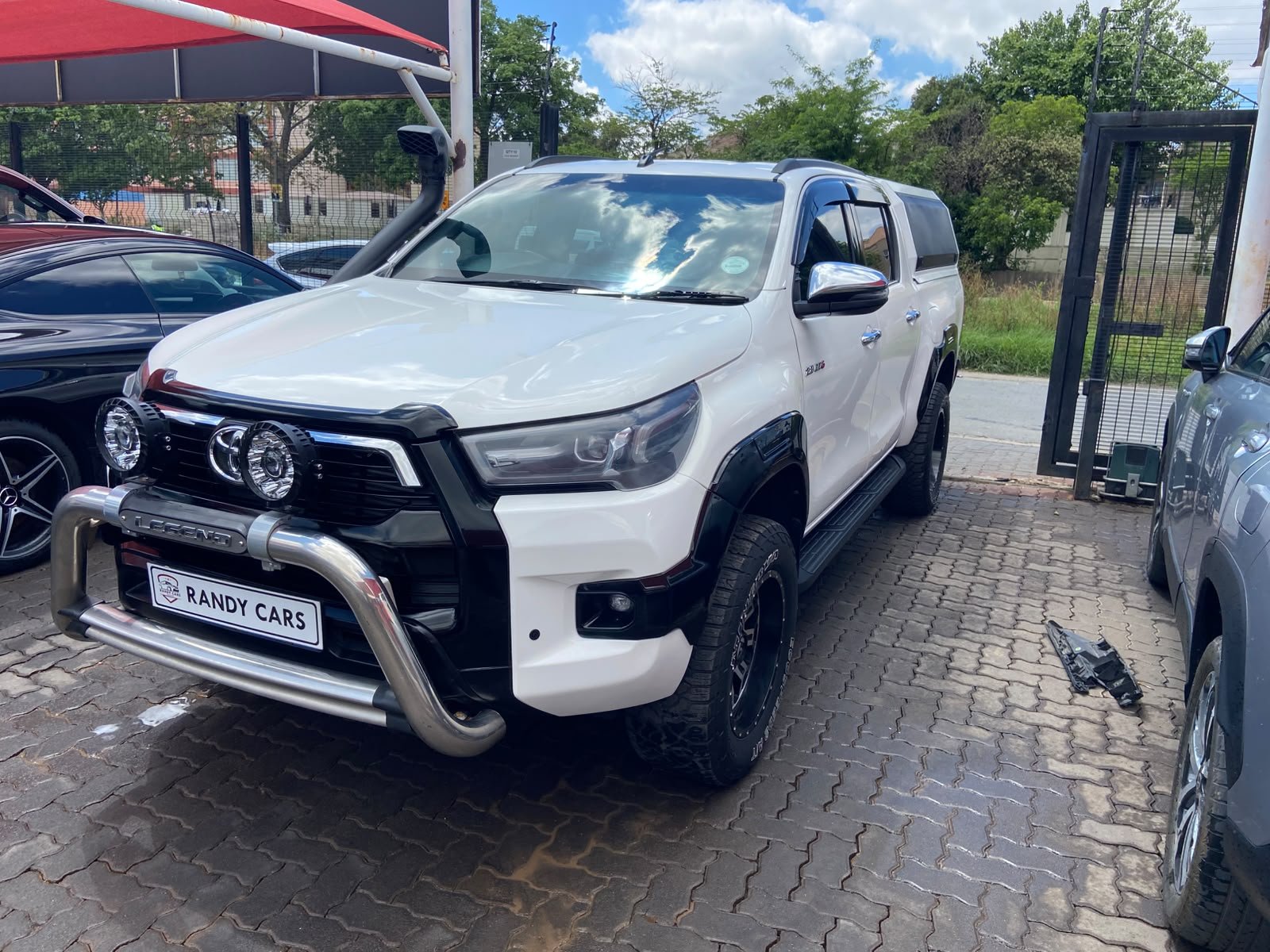 
								Toyota Hilux 2.8GD-6 Double Cab 4×4 Raider Auto,Leather interior,Aircon,Radio ,PDC Sensors etc amazing discounts on cash deals! free delivery guaranteed around gauteng province only. we also arrange finance through all major banks. we give 24hrs turn around period for finance applicants and same time delivery on cash deals. contact our sales team. or visit our dealership RANDY CARS AT 541 LOUIS BOTHA AVENUE SAVOY ESTATE JHB full									