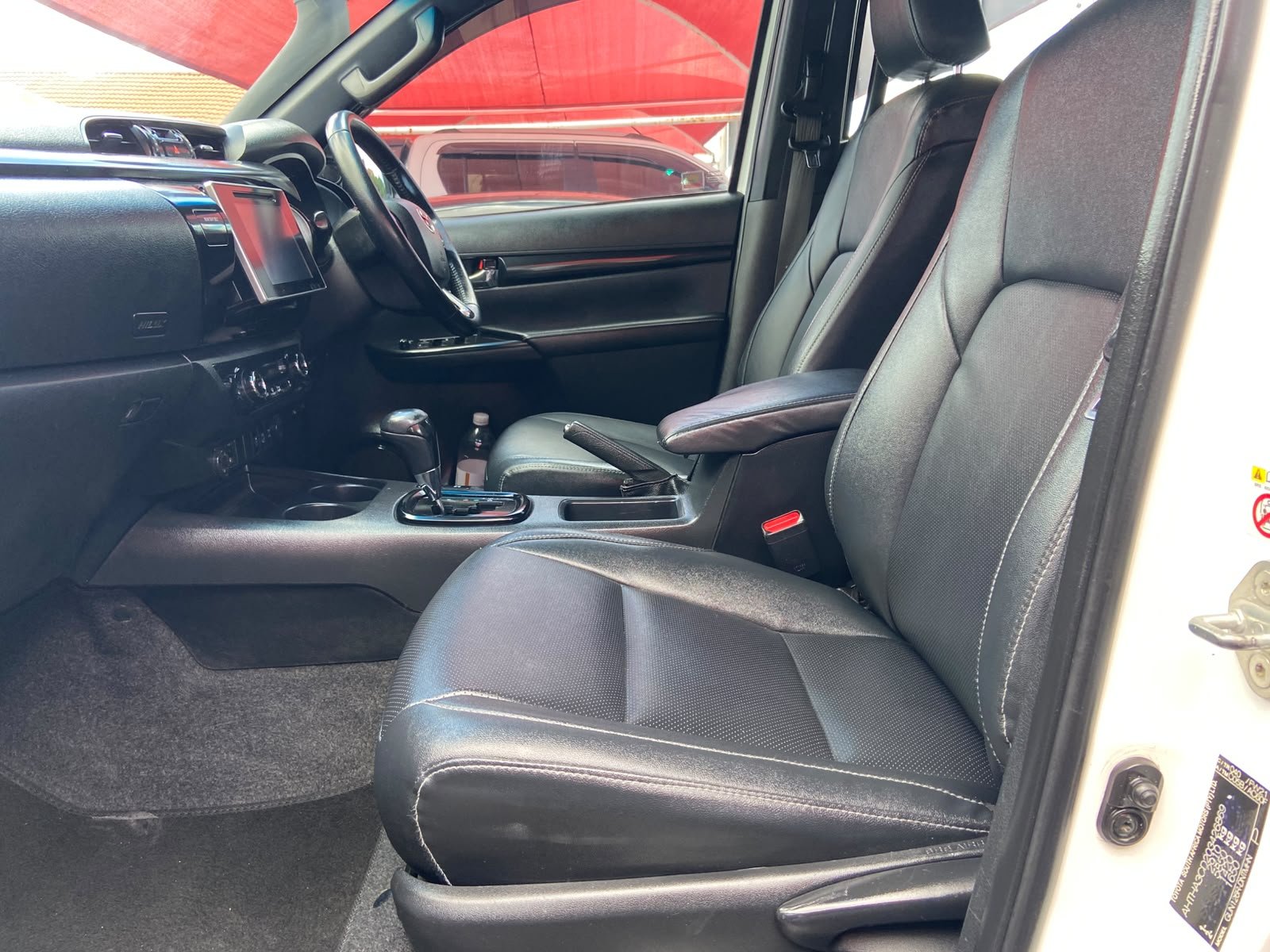 
								Toyota Hilux 2.8GD-6 Double Cab 4×4 Raider Auto,Leather interior,Aircon,Radio ,PDC Sensors etc amazing discounts on cash deals! free delivery guaranteed around gauteng province only. we also arrange finance through all major banks. we give 24hrs turn around period for finance applicants and same time delivery on cash deals. contact our sales team. or visit our dealership RANDY CARS AT 541 LOUIS BOTHA AVENUE SAVOY ESTATE JHB full									