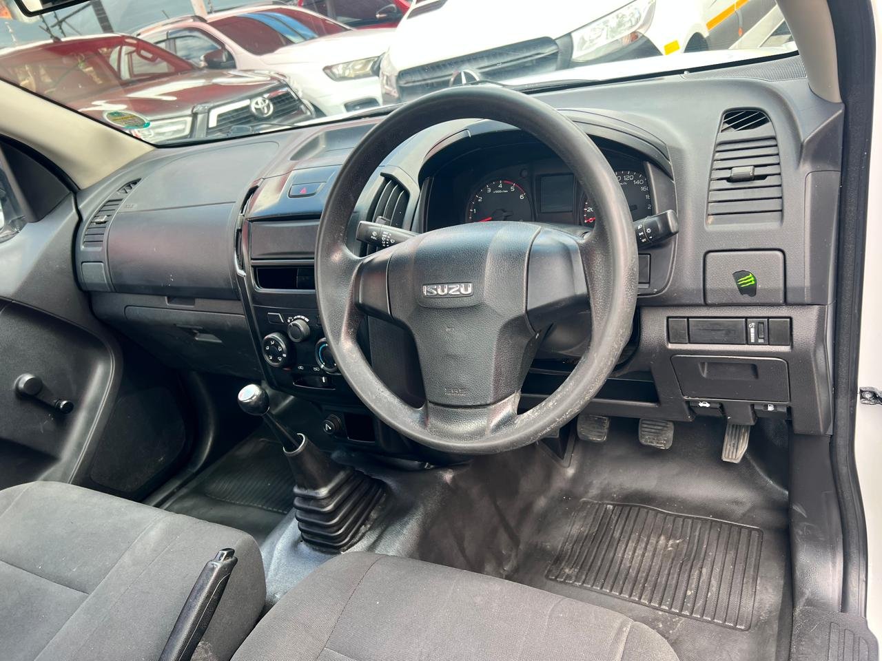 
								Isuzu KB 250D-Teq Fleetside,Cloth interior etc amazing discounts on cash deals! free delivery guaranteed around gauteng province only. we also arrange finance through all major banks. we give 24hrs turn around period for finance applicants and same time delivery on cash deals. contact our sales team. or visit our dealership RANDY CARS AT 541 LOUIS BOTHA AVENUE SAVOY ESTATE JHB full									