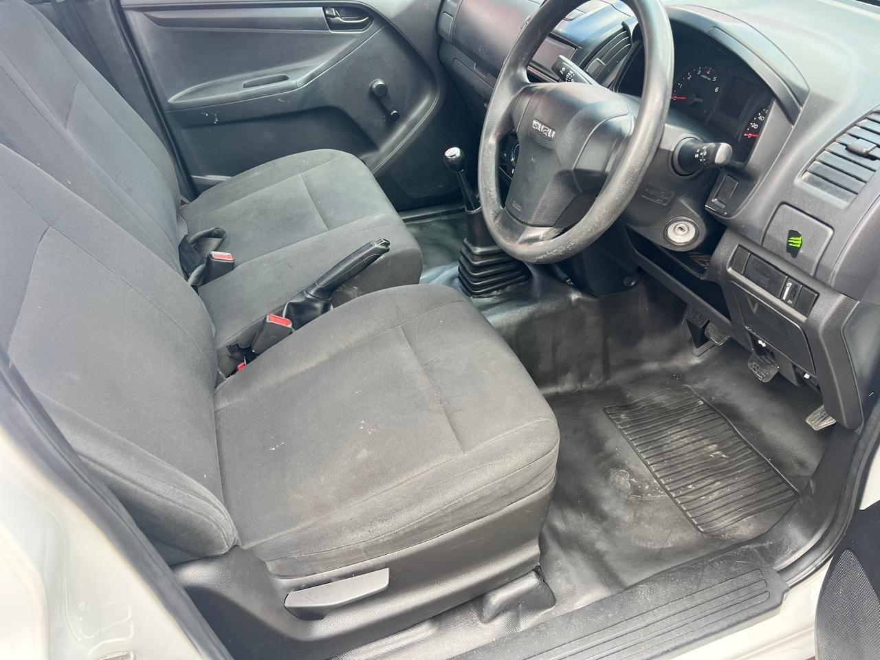 
								Isuzu KB 250D-Teq Fleetside,Cloth interior etc amazing discounts on cash deals! free delivery guaranteed around gauteng province only. we also arrange finance through all major banks. we give 24hrs turn around period for finance applicants and same time delivery on cash deals. contact our sales team. or visit our dealership RANDY CARS AT 541 LOUIS BOTHA AVENUE SAVOY ESTATE JHB full									