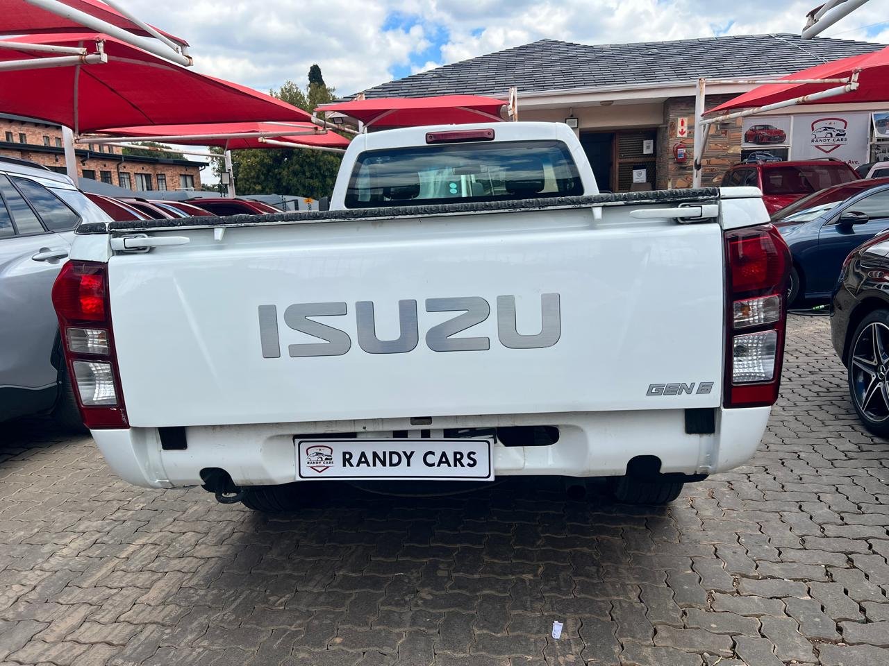 
								Isuzu KB 250D-Teq Fleetside,Cloth interior etc amazing discounts on cash deals! free delivery guaranteed around gauteng province only. we also arrange finance through all major banks. we give 24hrs turn around period for finance applicants and same time delivery on cash deals. contact our sales team. or visit our dealership RANDY CARS AT 541 LOUIS BOTHA AVENUE SAVOY ESTATE JHB full									