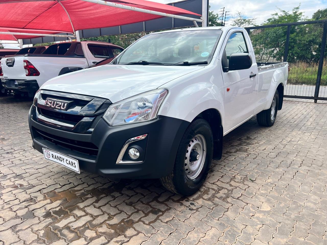
								Isuzu KB 250D-Teq Fleetside,Cloth interior etc amazing discounts on cash deals! free delivery guaranteed around gauteng province only. we also arrange finance through all major banks. we give 24hrs turn around period for finance applicants and same time delivery on cash deals. contact our sales team. or visit our dealership RANDY CARS AT 541 LOUIS BOTHA AVENUE SAVOY ESTATE JHB full									