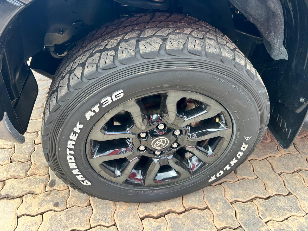 
								Toyota Hilux 2.8GD-6 Double Cab 4×4 Legend Auto,Leather interior,Navigation,Multifunctional steering  etc amazing discounts on cash deals! free delivery guaranteed around gauteng province only. we also arrange finance through all major banks. we give 24hrs turn around period for finance applicants and same time delivery on cash deals. contact our sales team. or visit our dealership RANDY CARS AT 541 LOUIS BOTHA AVENUE SAVOY ESTATE JHB full									