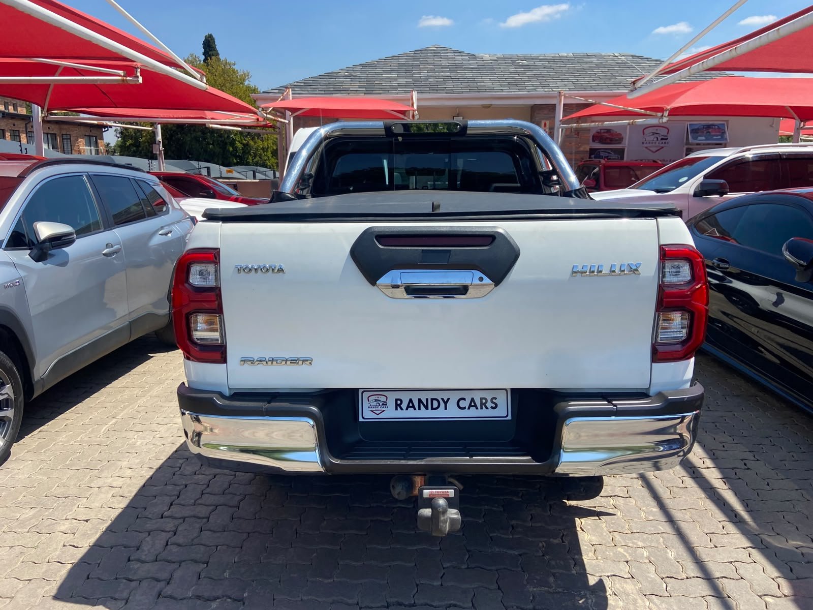 
								Toyota Hilux 2.8GD-6 Double Cab AutoRaider,Leather  interior,Aircon,Radio etc amazing discounts on cash deals! free delivery guaranteed around gauteng province only. we also arrange finance through all major banks. we give 24hrs turn around period for finance applicants and same time delivery on cash deals. contact our sales team. or visit our dealership RANDY CARS AT 541 LOUIS BOTHA AVENUE SAVOY ESTATE full									