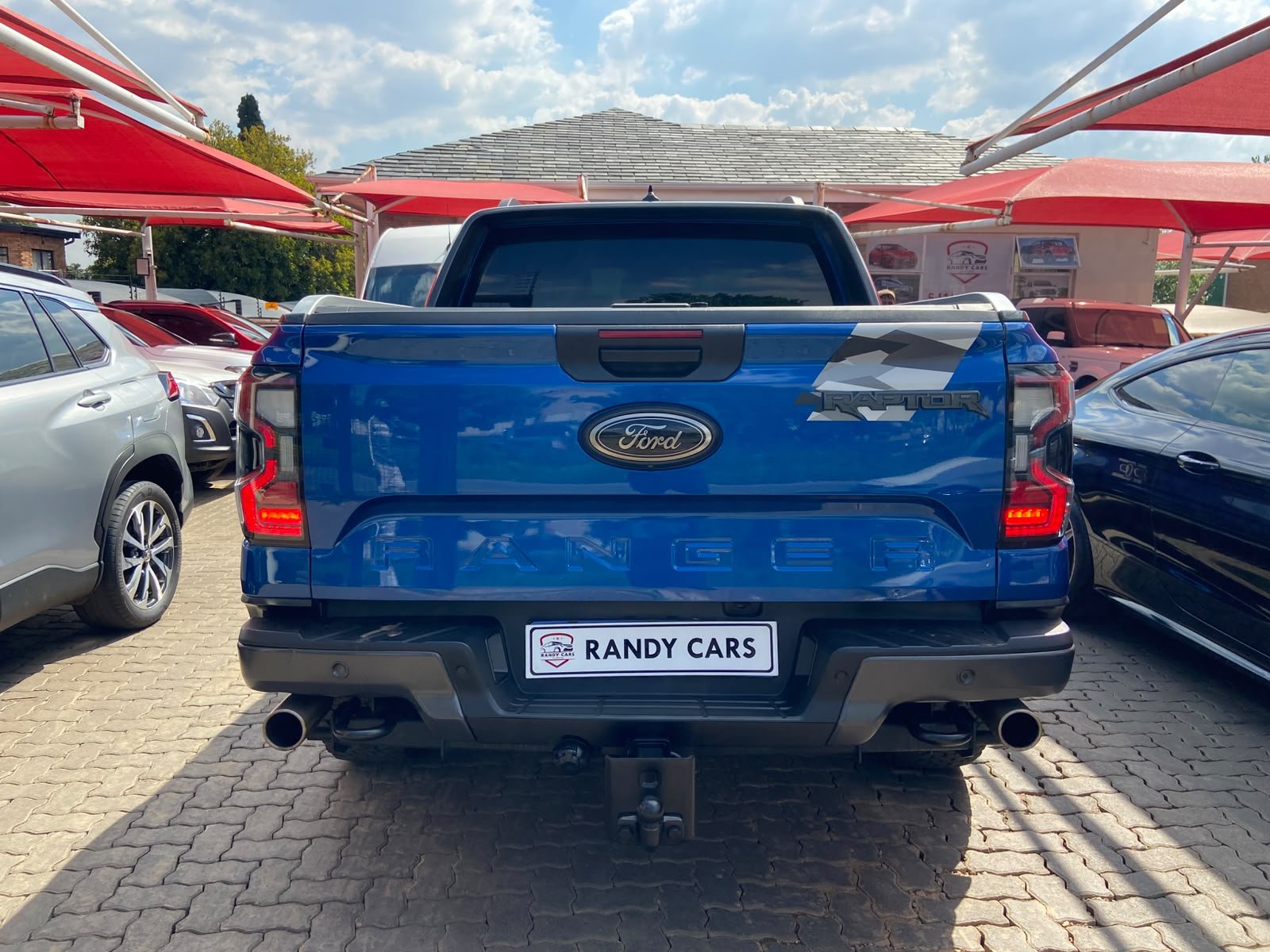 
								2025 Ford Ranger 3.0T V6 Double Cab Raptor 4WD,Leather interior, Electric windows,Navigation, ,Reverse Camera ,PDC Sensor etc… We give amazing discounts on cash deals! Free delivery guaranteed around Gauteng province only. We also arrange finance through all major Banks. We give 24hrs turn around period for finance applicants and same time delivery on cash deals. Contact our sales team ..You can visit us at 541 Louis Botha Ave, savoy estate full									
