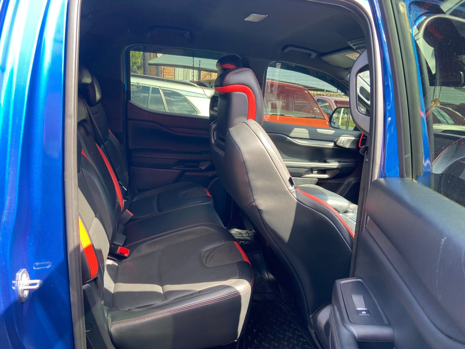 
								2025 Ford Ranger 3.0T V6 Double Cab Raptor 4WD,Leather interior, Electric windows,Navigation, ,Reverse Camera ,PDC Sensor etc… We give amazing discounts on cash deals! Free delivery guaranteed around Gauteng province only. We also arrange finance through all major Banks. We give 24hrs turn around period for finance applicants and same time delivery on cash deals. Contact our sales team ..You can visit us at 541 Louis Botha Ave, savoy estate full									