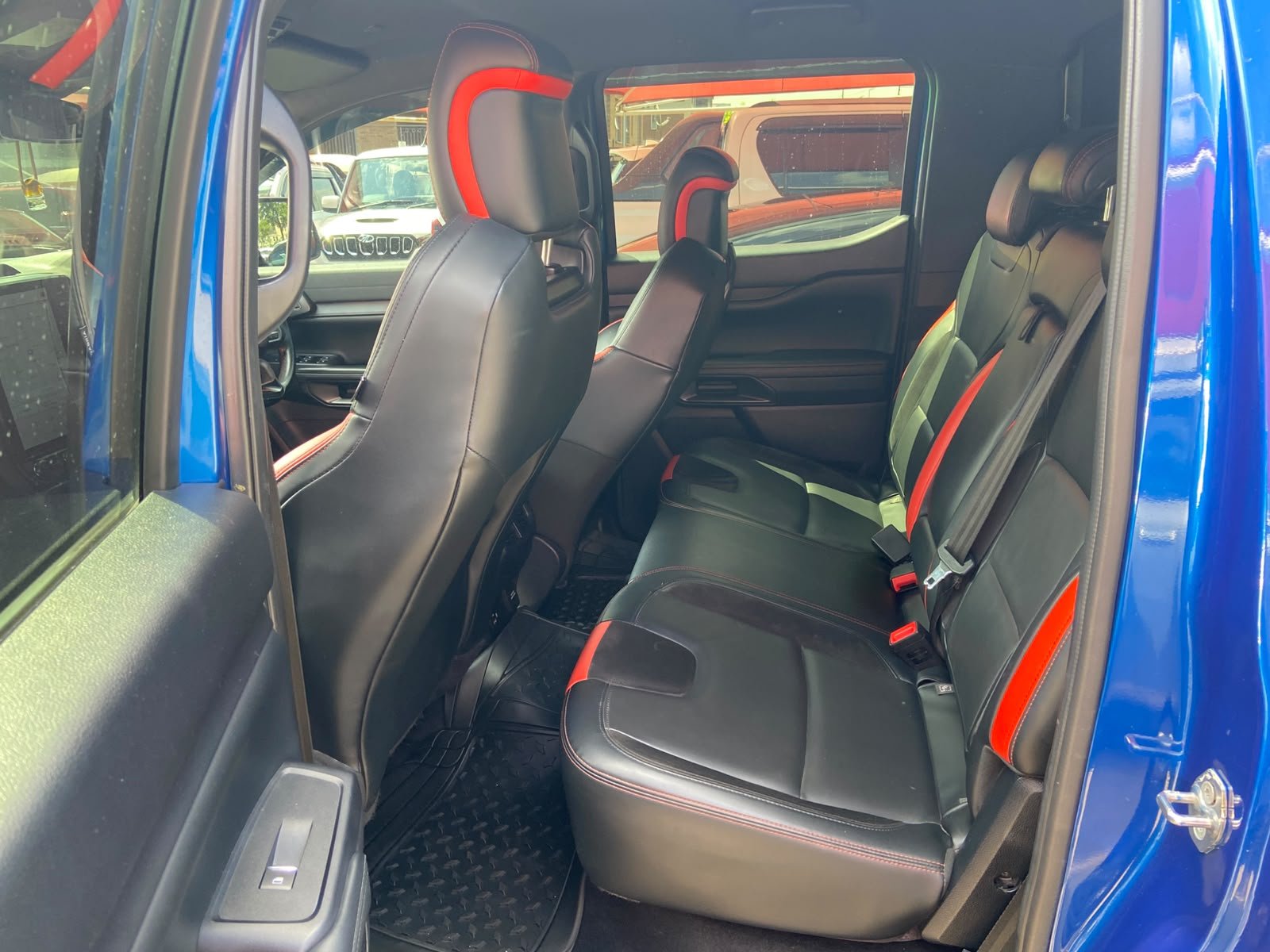 
								2025 Ford Ranger 3.0T V6 Double Cab Raptor 4WD,Leather interior, Electric windows,Navigation, ,Reverse Camera ,PDC Sensor etc… We give amazing discounts on cash deals! Free delivery guaranteed around Gauteng province only. We also arrange finance through all major Banks. We give 24hrs turn around period for finance applicants and same time delivery on cash deals. Contact our sales team ..You can visit us at 541 Louis Botha Ave, savoy estate full									