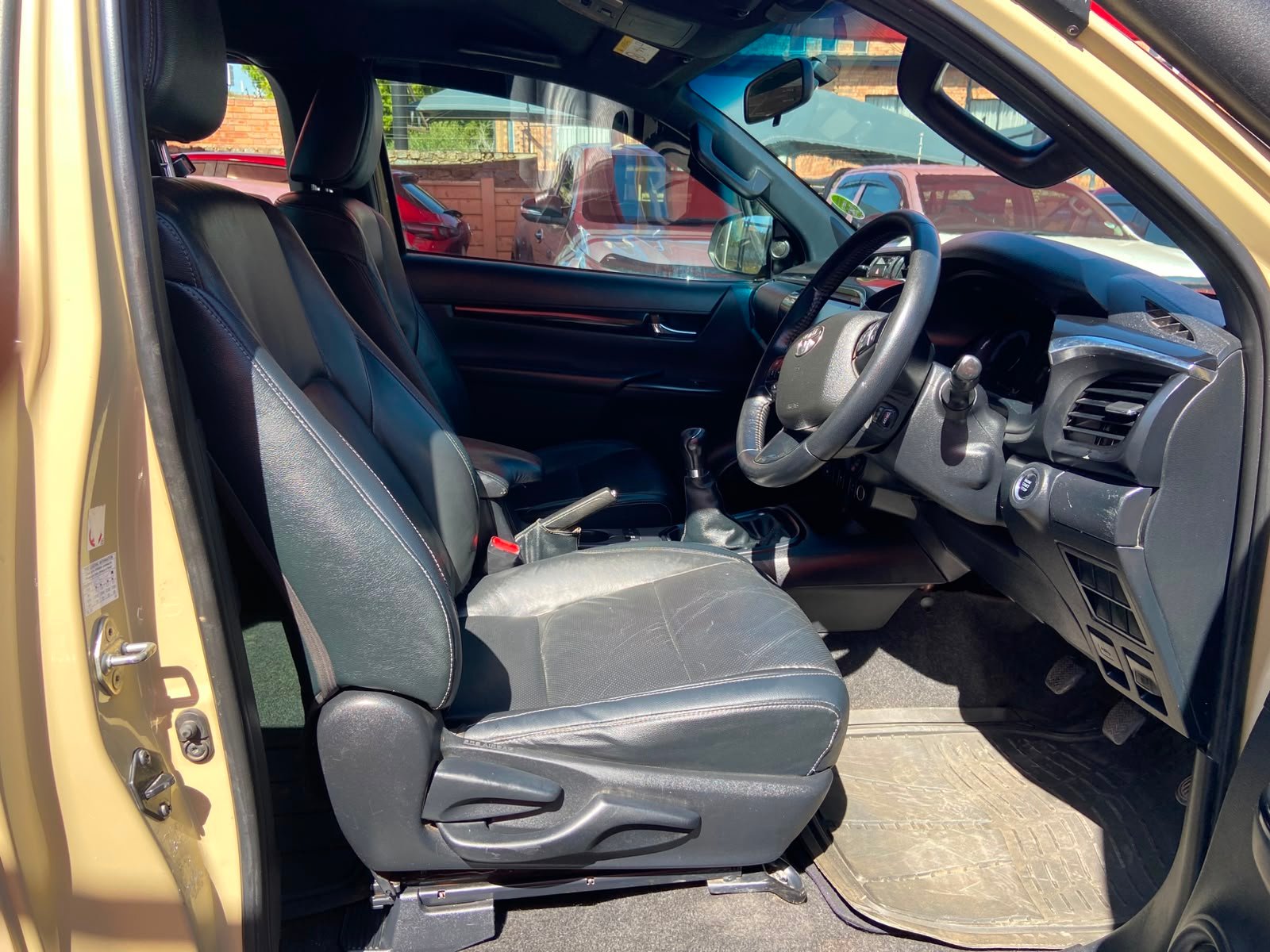 
								Toyota Hilux 2.8GD-6 Xtra Cab 4×4 Legend 50,Leather interior,electric windows,aircon etc… we give amazing discounts on cash deals! free delivery guaranteed around gauteng province only. we also arrange finance through all major banks. we give 24hrs turn around period for finance applicants and same time delivery on cash deals. contact our sales team full									