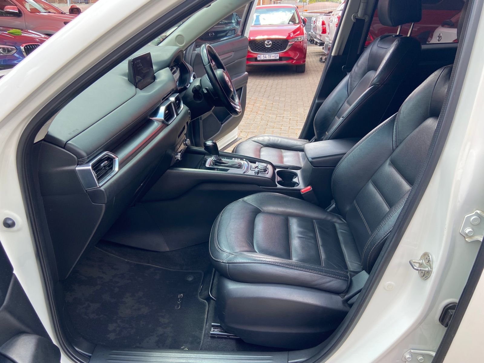 
								2021 Mazda CX-5 Active 2.0 Auto,Leather interior,electric windows,aircon etc… we give amazing discounts on cash deals! free delivery guaranteed around gauteng province only. we also arrange finance through all major banks. we give 24hrs turn around period for finance applicants and same time delivery on cash deals. contact our sales team ZANDI….. full									