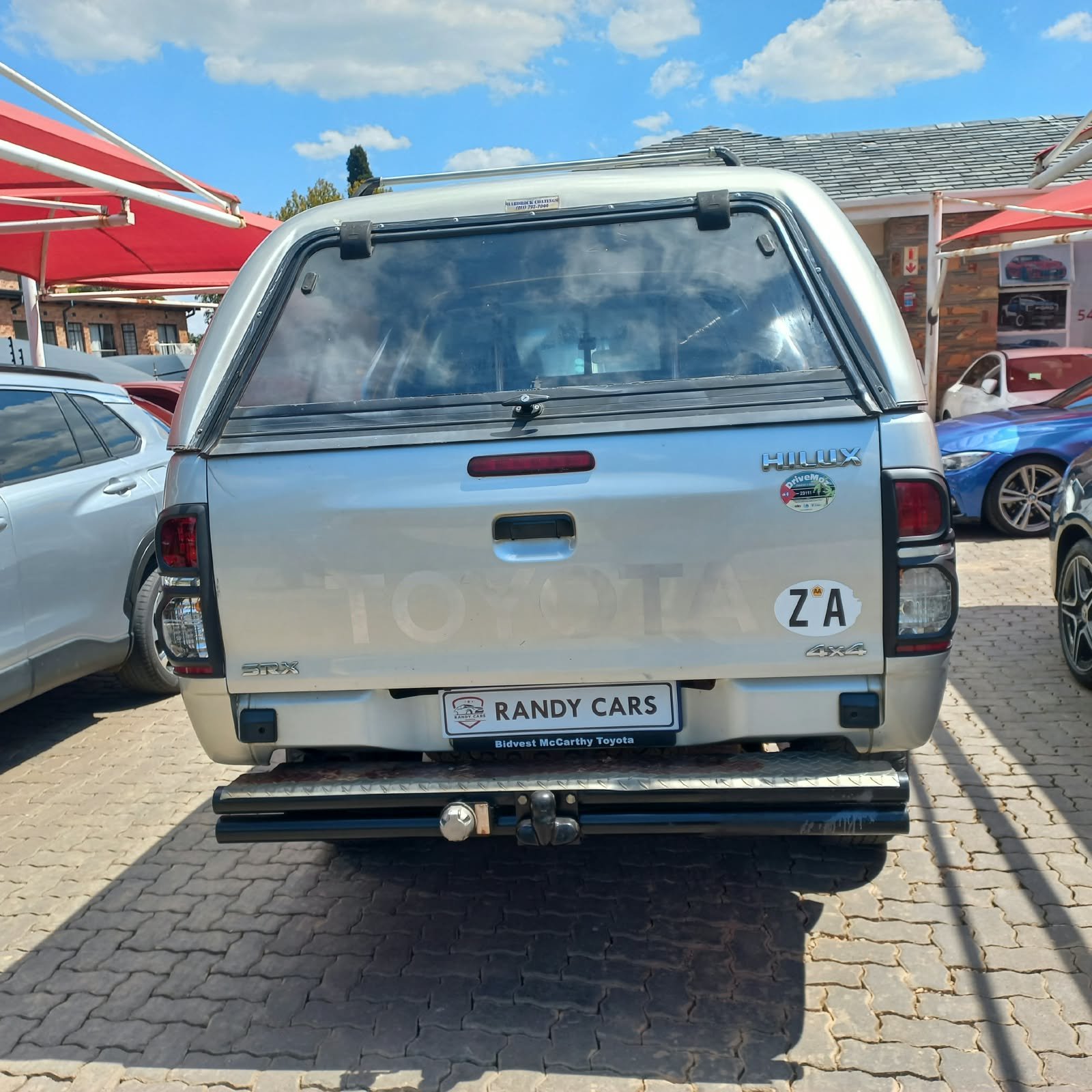 
								Toyota Hilux 2.5D-4D double cab 4×4 Raider,Leather interior,Aircon,Radio etc amazing discounts on cash deals! free delivery guaranteed around gauteng province only. we also arrange finance through all major banks. we give 24hrs turn around period for finance applicants and same time delivery on cash deals. contact our sales team. or visit our dealership RANDY CARS AT 541 LOUIS BOTHA AVENUE SAVOY ESTATE full									