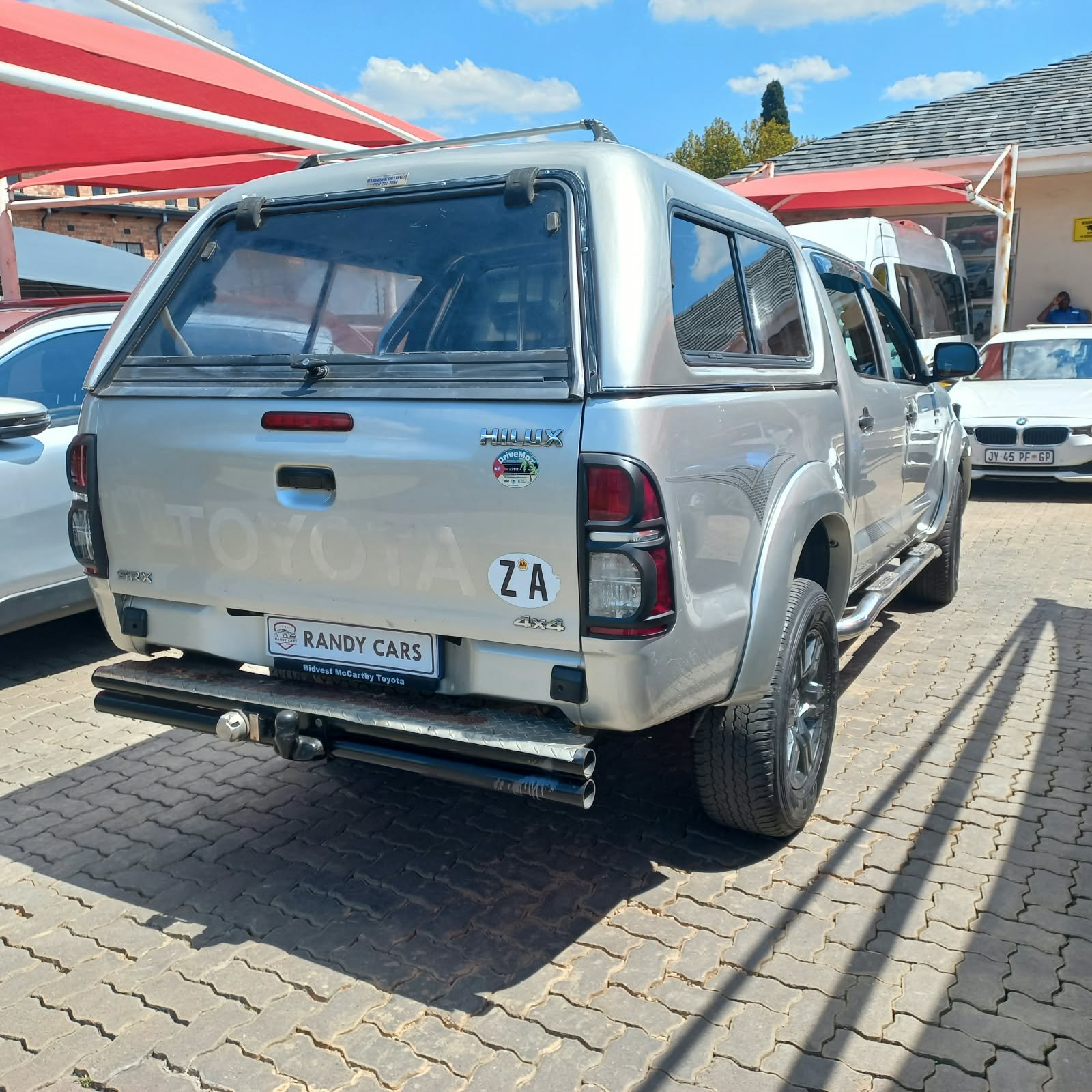 
								Toyota Hilux 2.5D-4D double cab 4×4 Raider,Leather interior,Aircon,Radio etc amazing discounts on cash deals! free delivery guaranteed around gauteng province only. we also arrange finance through all major banks. we give 24hrs turn around period for finance applicants and same time delivery on cash deals. contact our sales team. or visit our dealership RANDY CARS AT 541 LOUIS BOTHA AVENUE SAVOY ESTATE full									