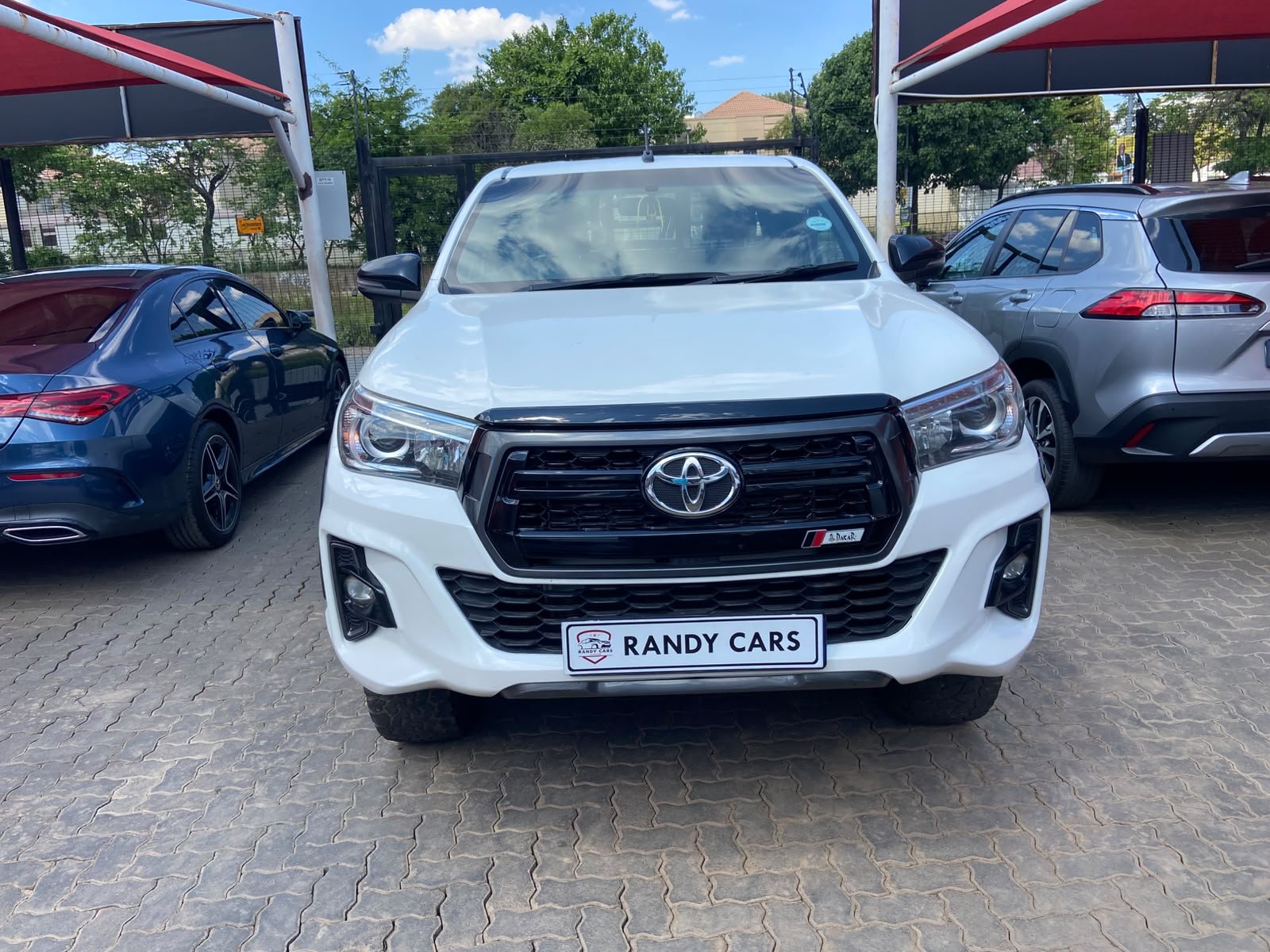 
								Toyota Hilux 2.8GD-6 Extra-Cab 4×4  Auto,Leather interior,Electric windows etc amazing discounts on cash deals! free delivery guaranteed around gauteng province only. we also arrange finance through all major banks. we give 24hrs turn around period for finance applicants and same time delivery on cash deals. contact our sales team. or visit our dealership RANDY CARS AT 541 LOUIS BOTHA AVENUE SAVOY ESTATE JHB full									