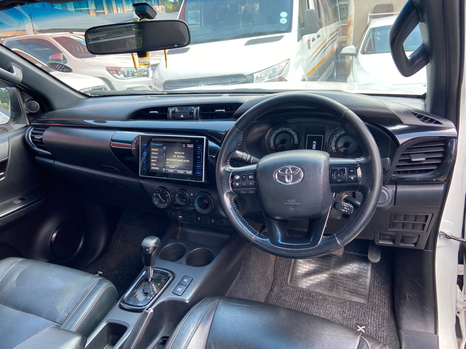 
								Toyota Hilux 2.8GD-6 Extra-Cab 4×4  Auto,Leather interior,Electric windows etc amazing discounts on cash deals! free delivery guaranteed around gauteng province only. we also arrange finance through all major banks. we give 24hrs turn around period for finance applicants and same time delivery on cash deals. contact our sales team. or visit our dealership RANDY CARS AT 541 LOUIS BOTHA AVENUE SAVOY ESTATE JHB full									
